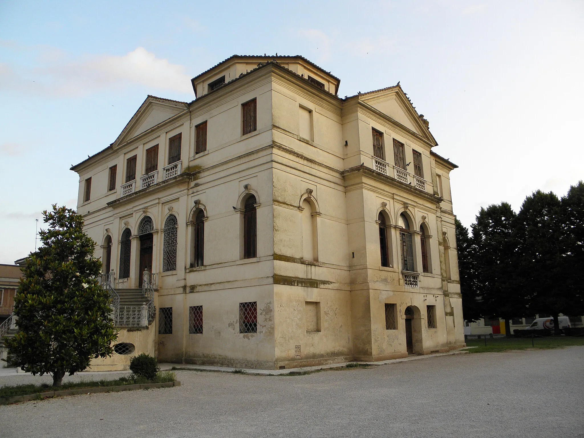 Photo showing: Fiesso Umbertiano: Villa Morosini Vendramin Calergi, nota più semplicemente come 	
Villa Vendramin, ora sede municipale.