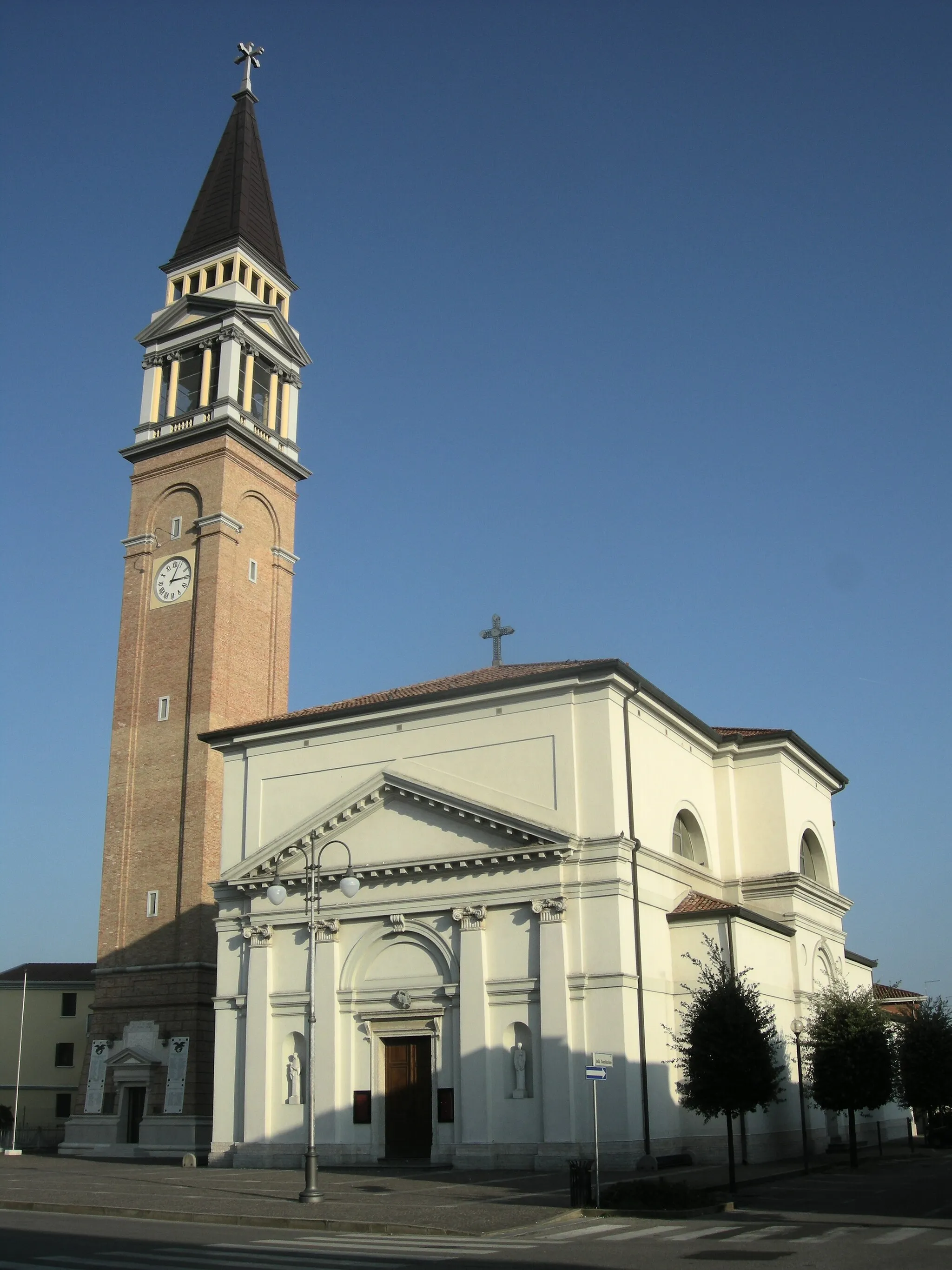 Photo showing: Cervellin, opera propria, Chiesa di Fossalta di Piave (VE), GFDL lic., data 30-10-2009