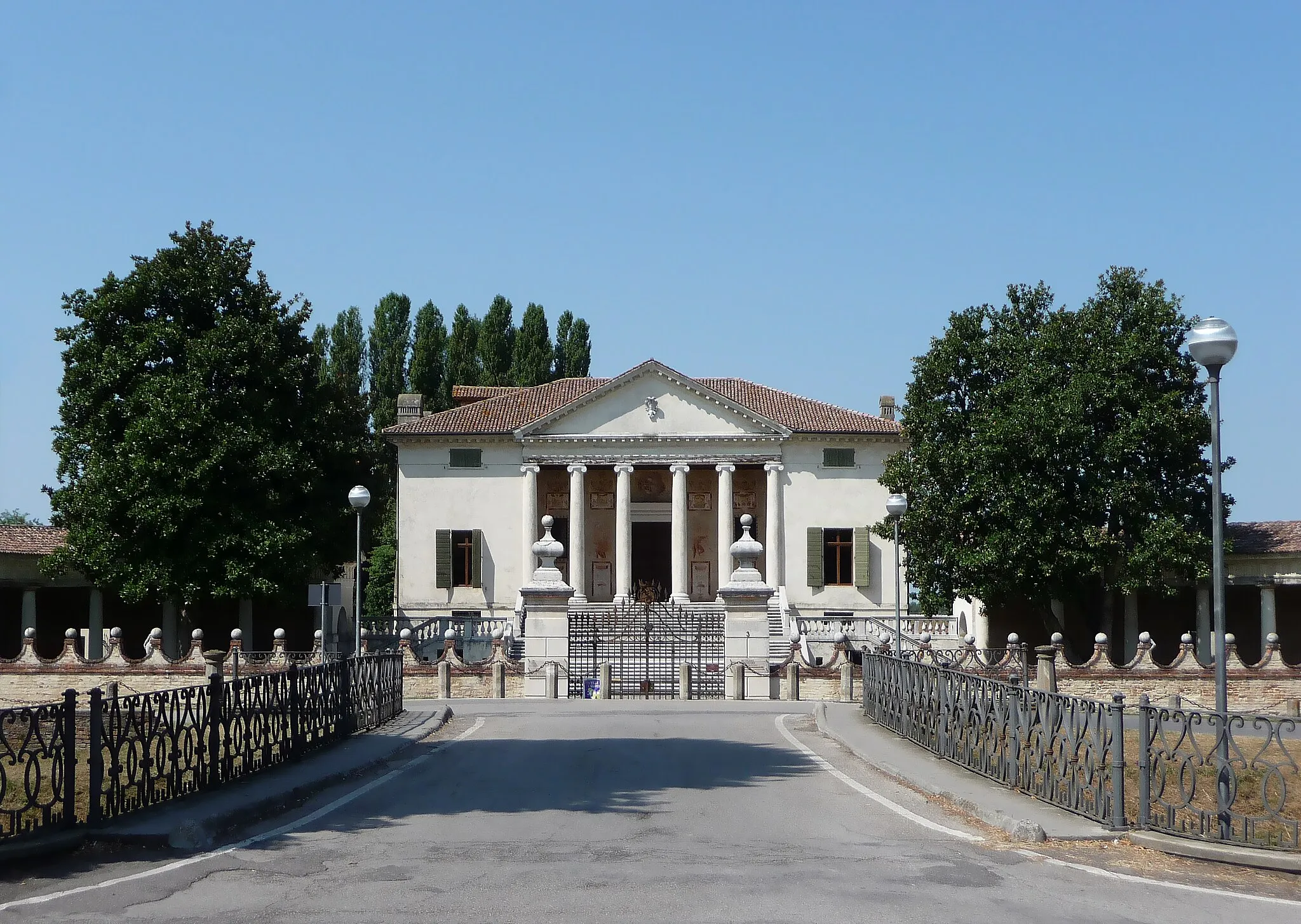 Photo showing: Villa Badoer in Fratta Polesine, province of Rovigo, Italy, designed by Andrea Palladio in 1554 and built 1556-1563.