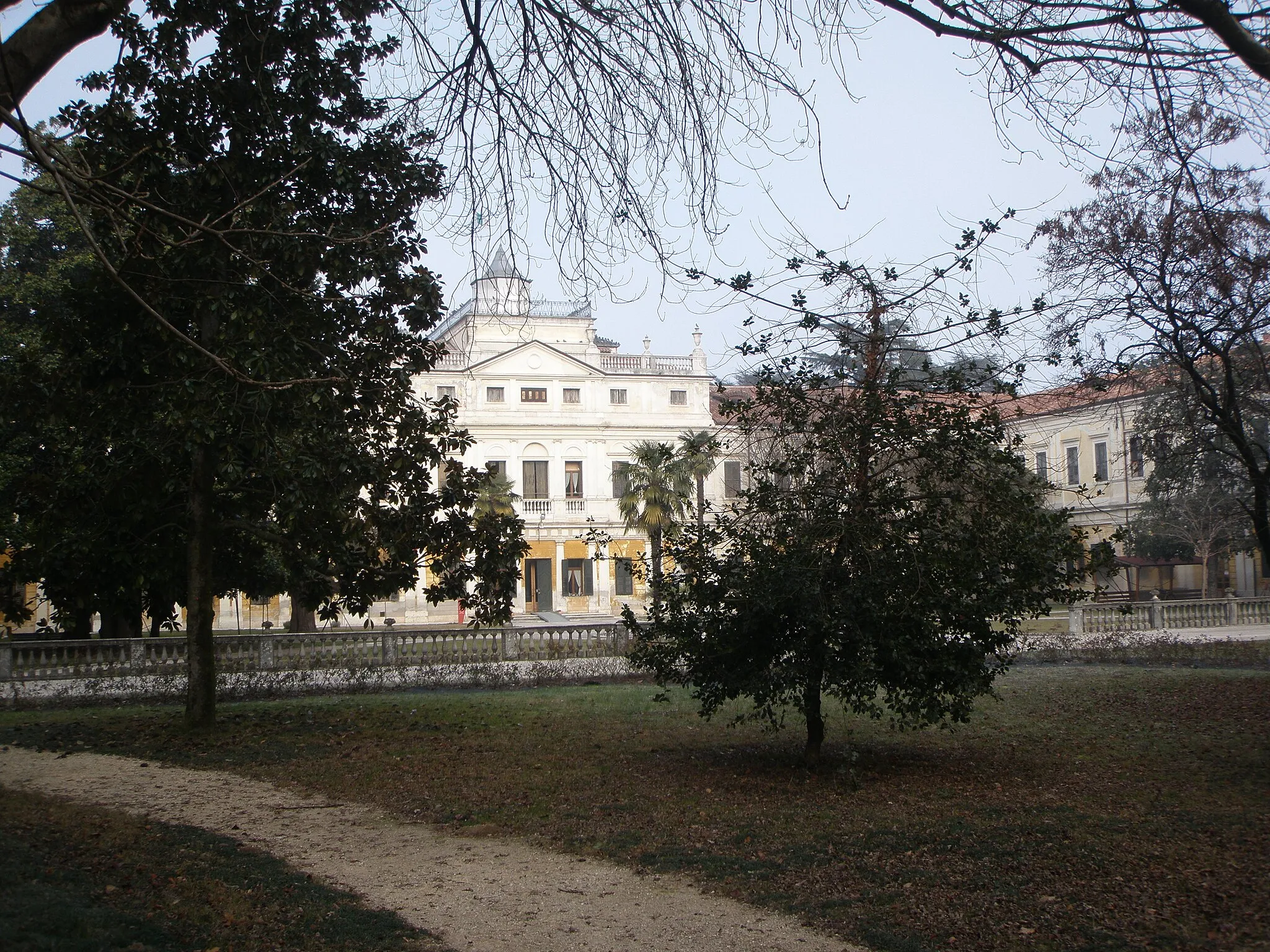 Photo showing: facciata villa imperiale
