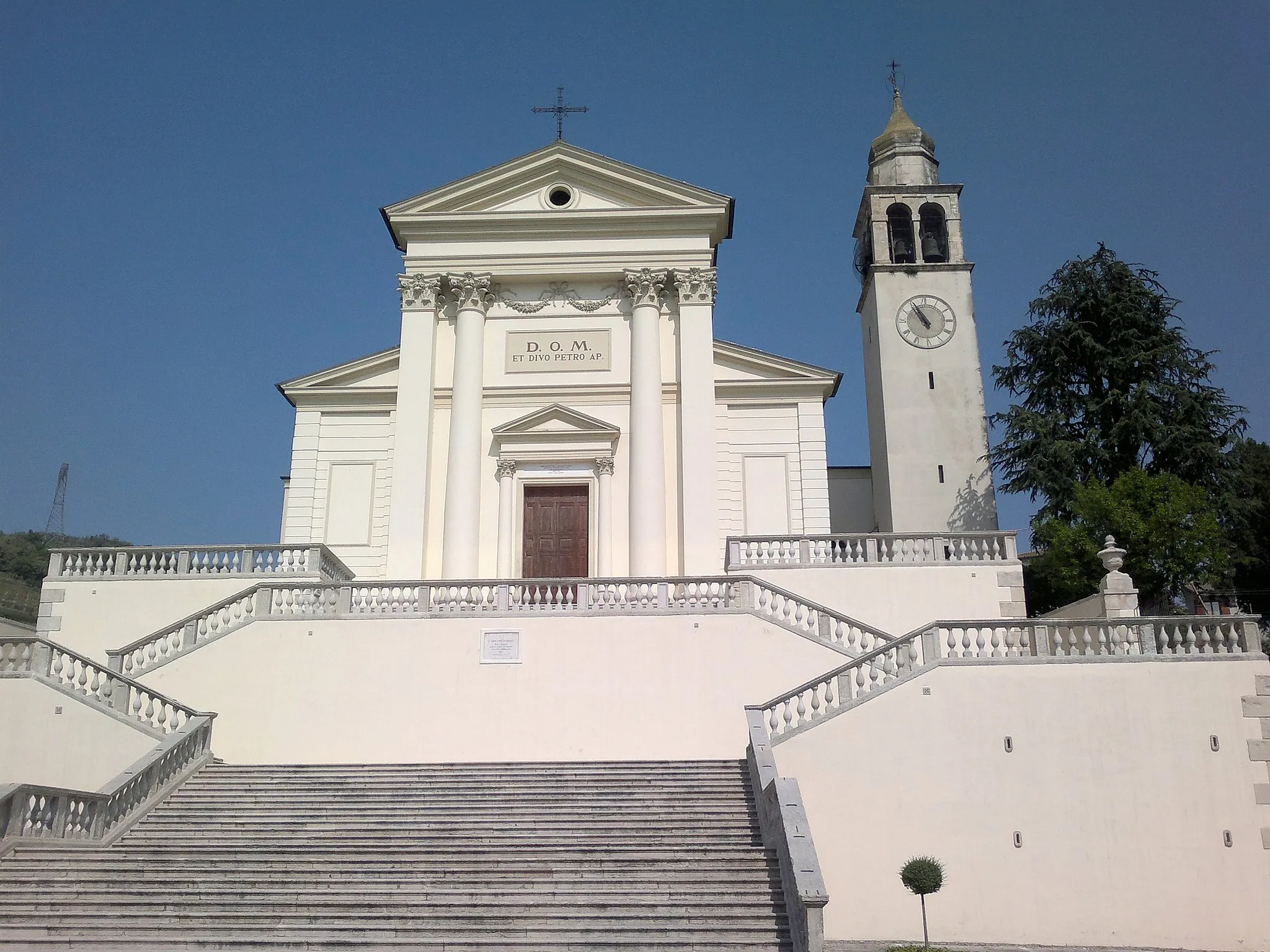 Photo showing: Gambellara: Chiesa di San Pietro Apostolo e scalinate.