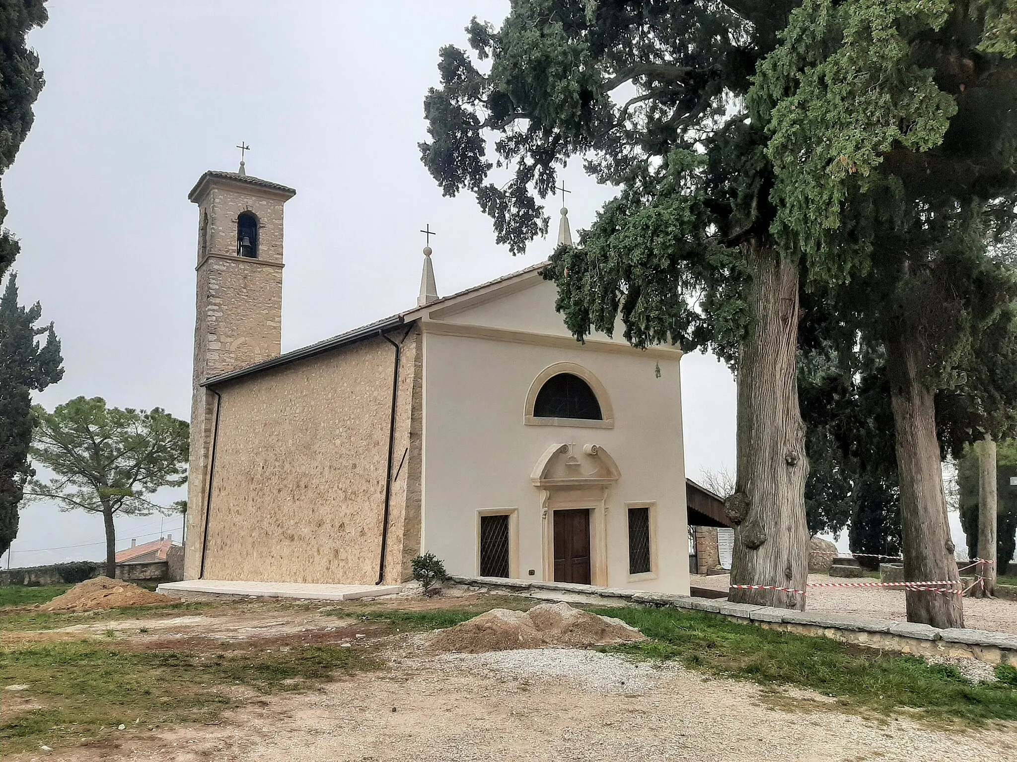 Photo showing: Chiesetta della B.V. Maria di S. Colombano - Illasi (VR).