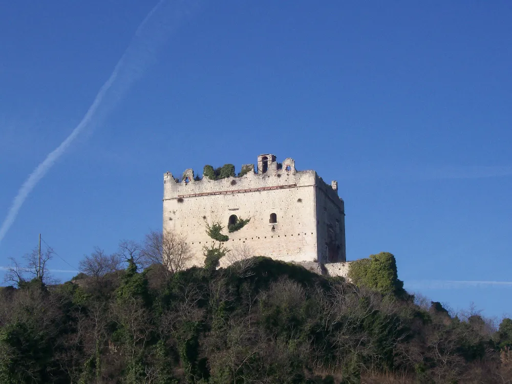 Photo showing: Lato sud del castello d'Illasi