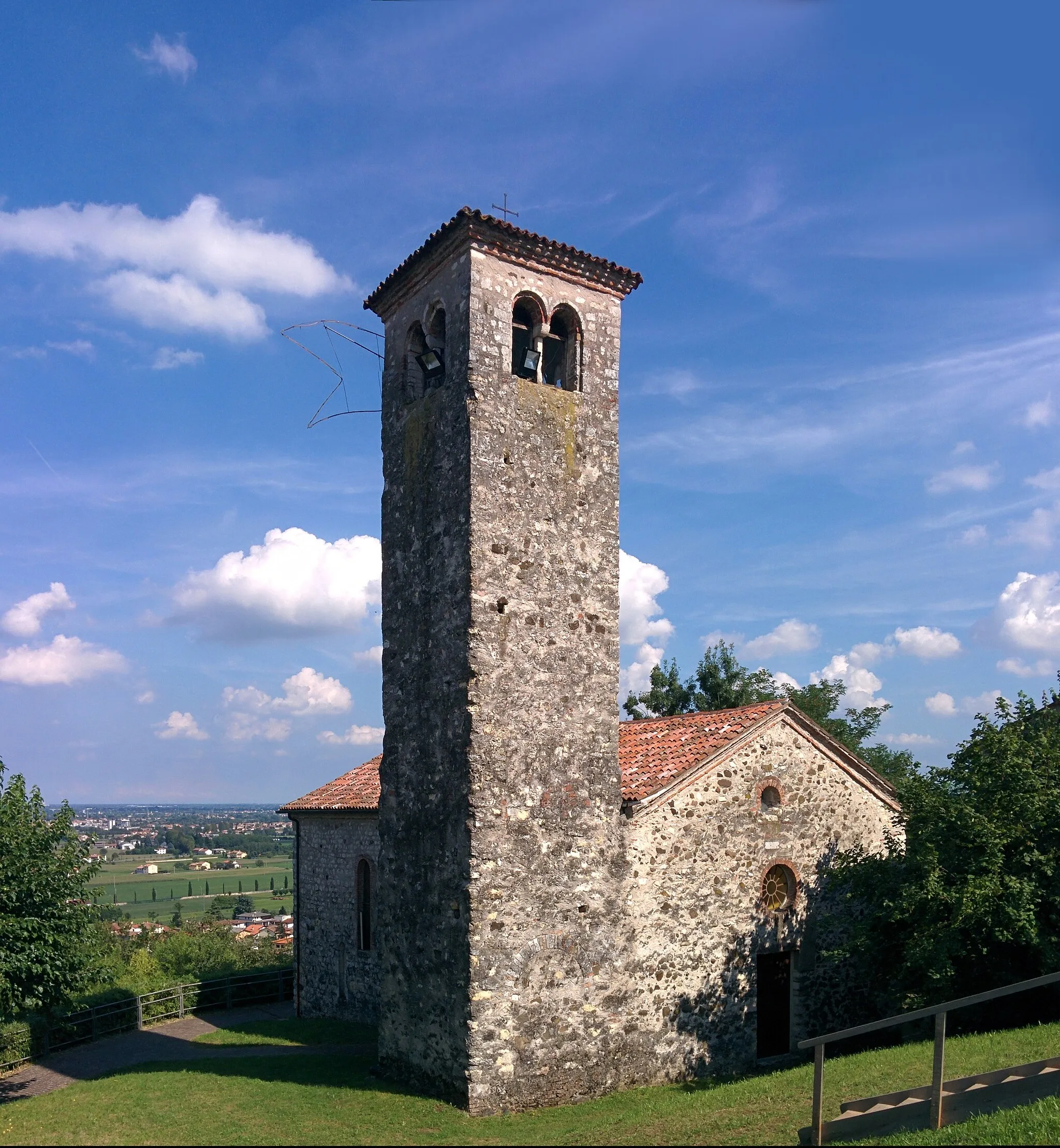Photo showing: Chiesa di San Lorenzo a Castelnovo di Isola Vicentina, in provincia di Vicenza.