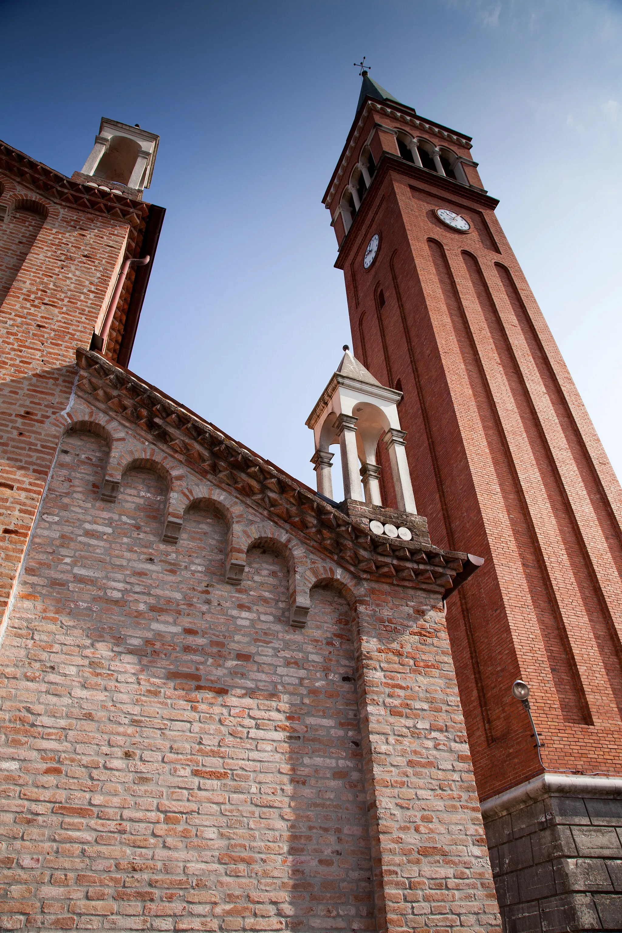 Photo showing: Clock tower od the church of La Salute (Comune di Caorle, Veneto)