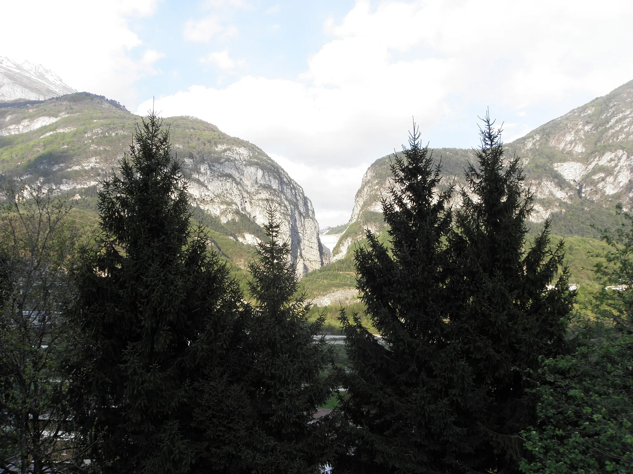 Photo showing: Diga de Vajont vista de Longarone