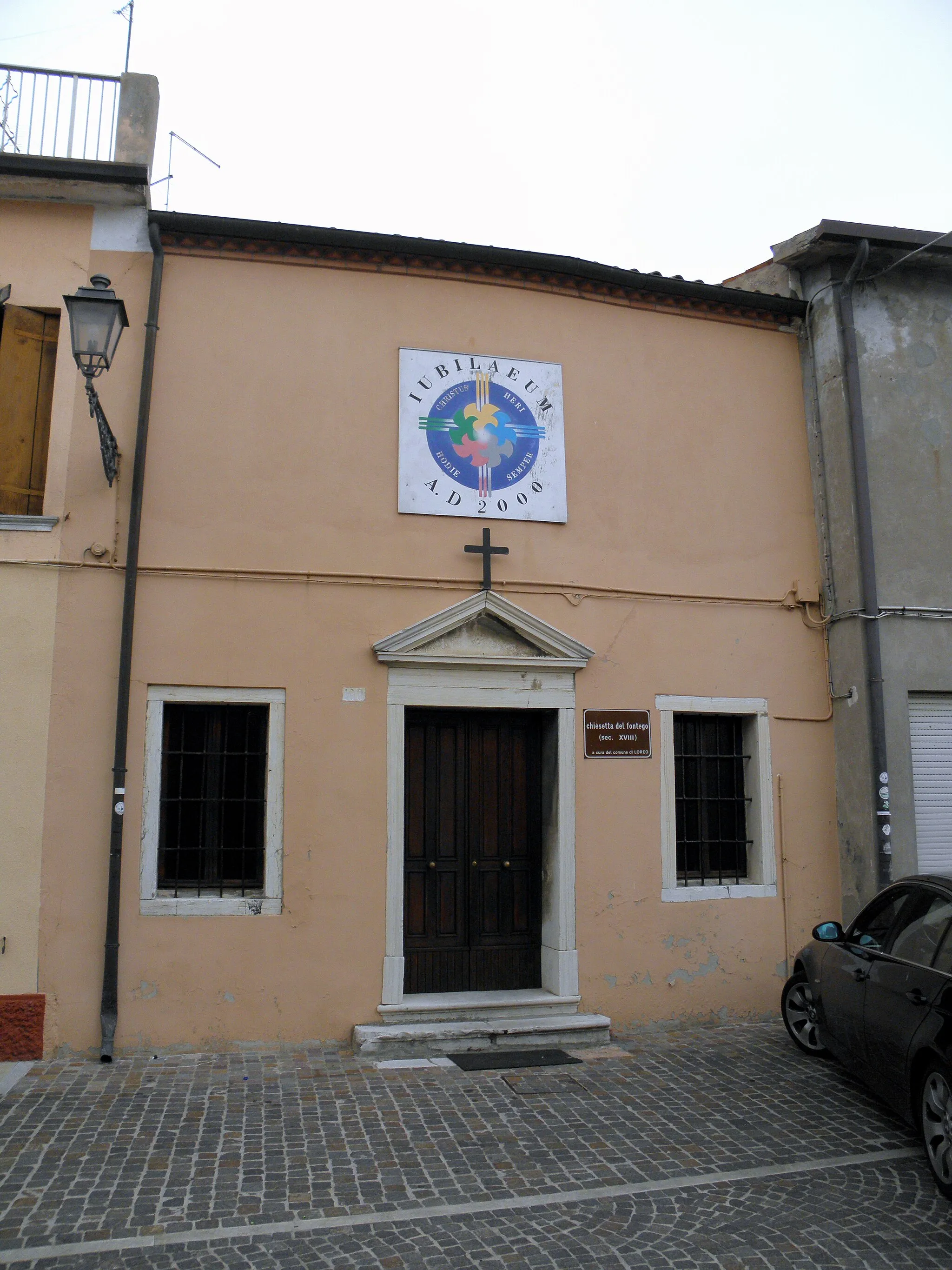 Photo showing: Loreo: l'oratorio (o cappella) detta Chiesetta del Fontego affacciata a Piazza Madonnina.