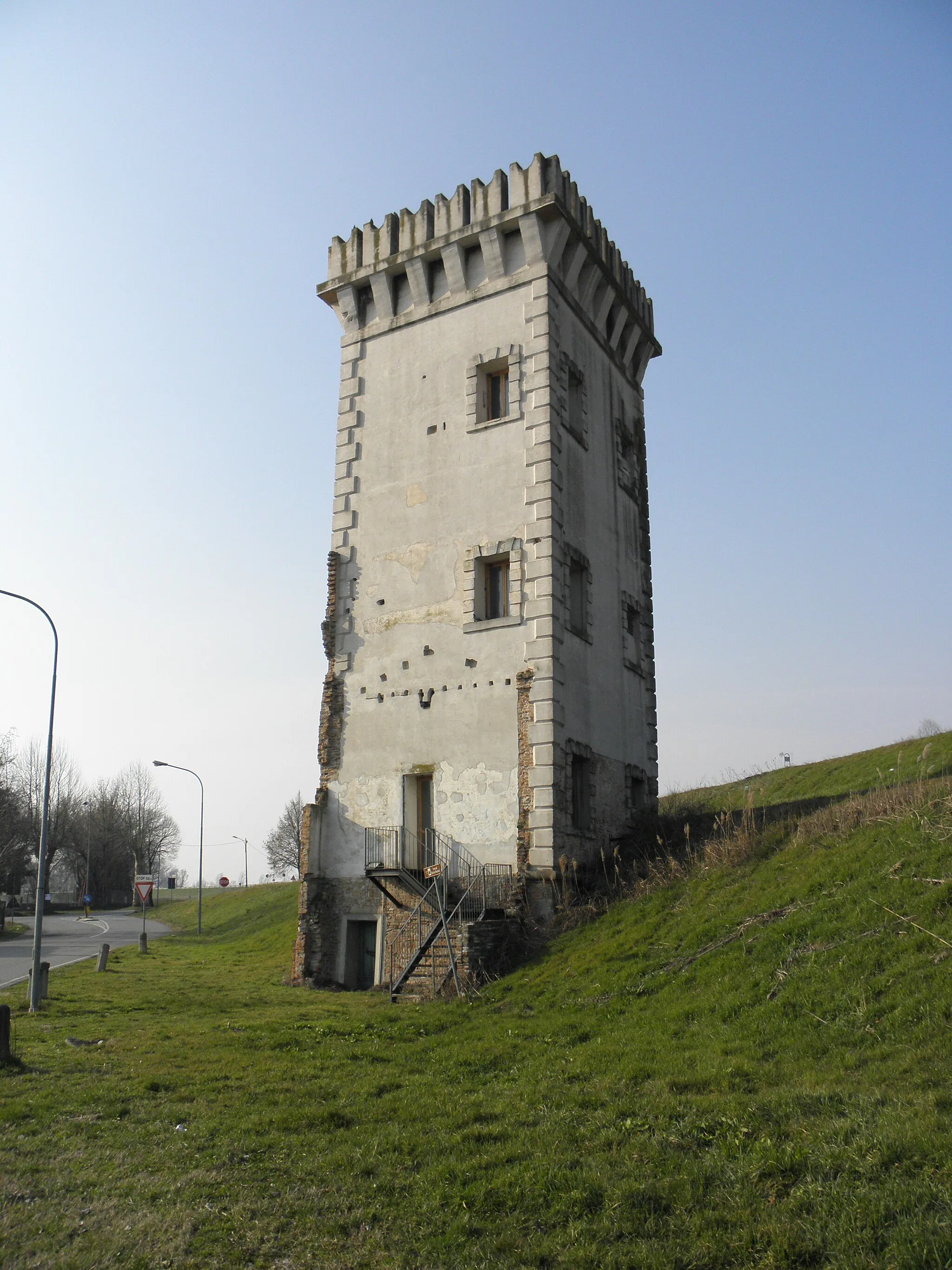 Photo showing: Lusia, Torre di Villa Morosini rimasta distrutta nei bombardamenti della seconda guerra mondiale.