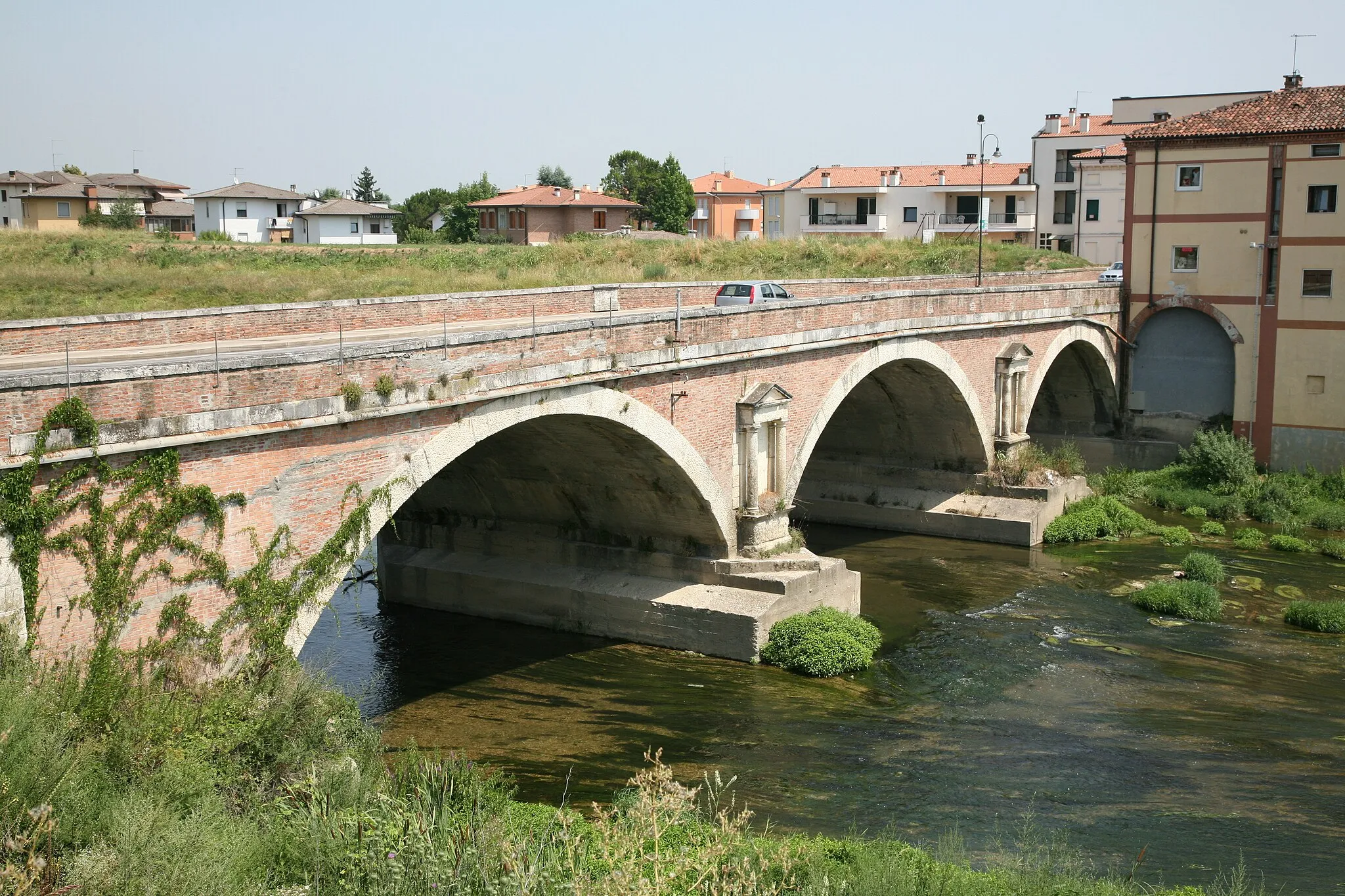 Photo showing: Bridge over Tesina at Torri di Quartesolo. Attributed to Andrea Palladio