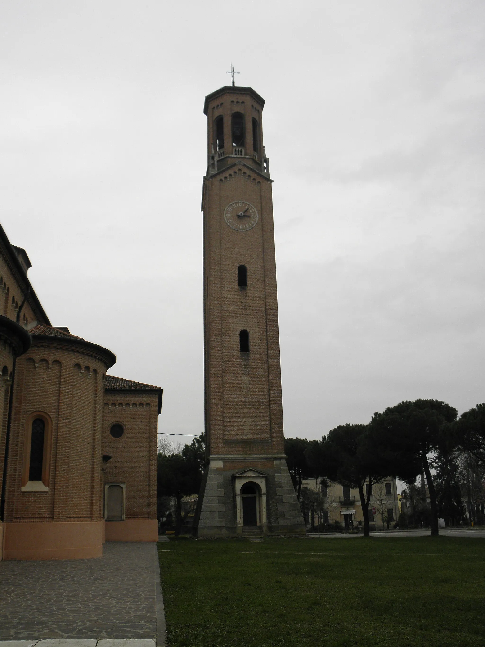 Photo showing: Megliadino San Fidenzio, la chiesa arcipretale di San Fidenzio.