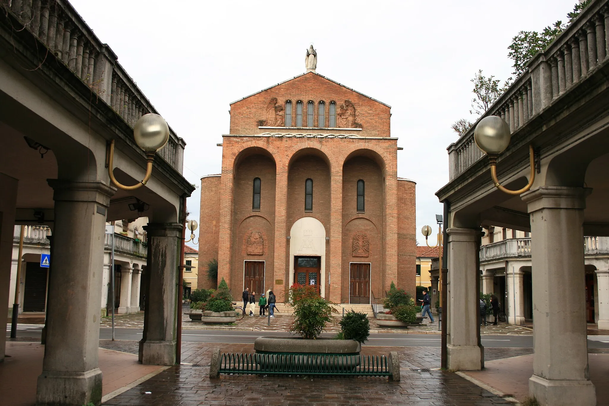 Photo showing: Chiesa di Santa Maria Immacolata di Lourdes (Mestre)