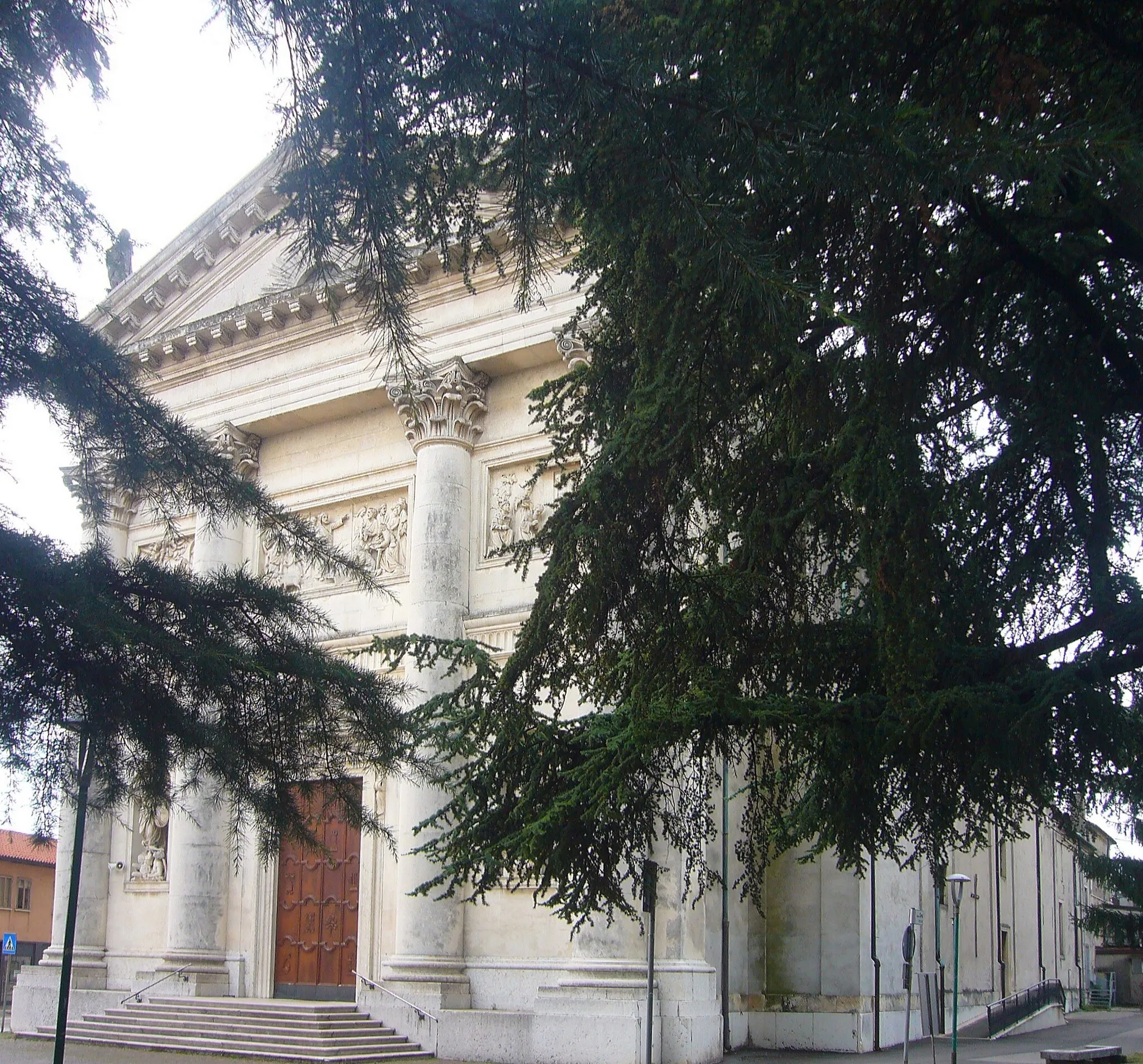 Photo showing: La chiesa parrocchiale di Santa Maria Assunta di Montebello Vicentino, in provincia di Vicenza