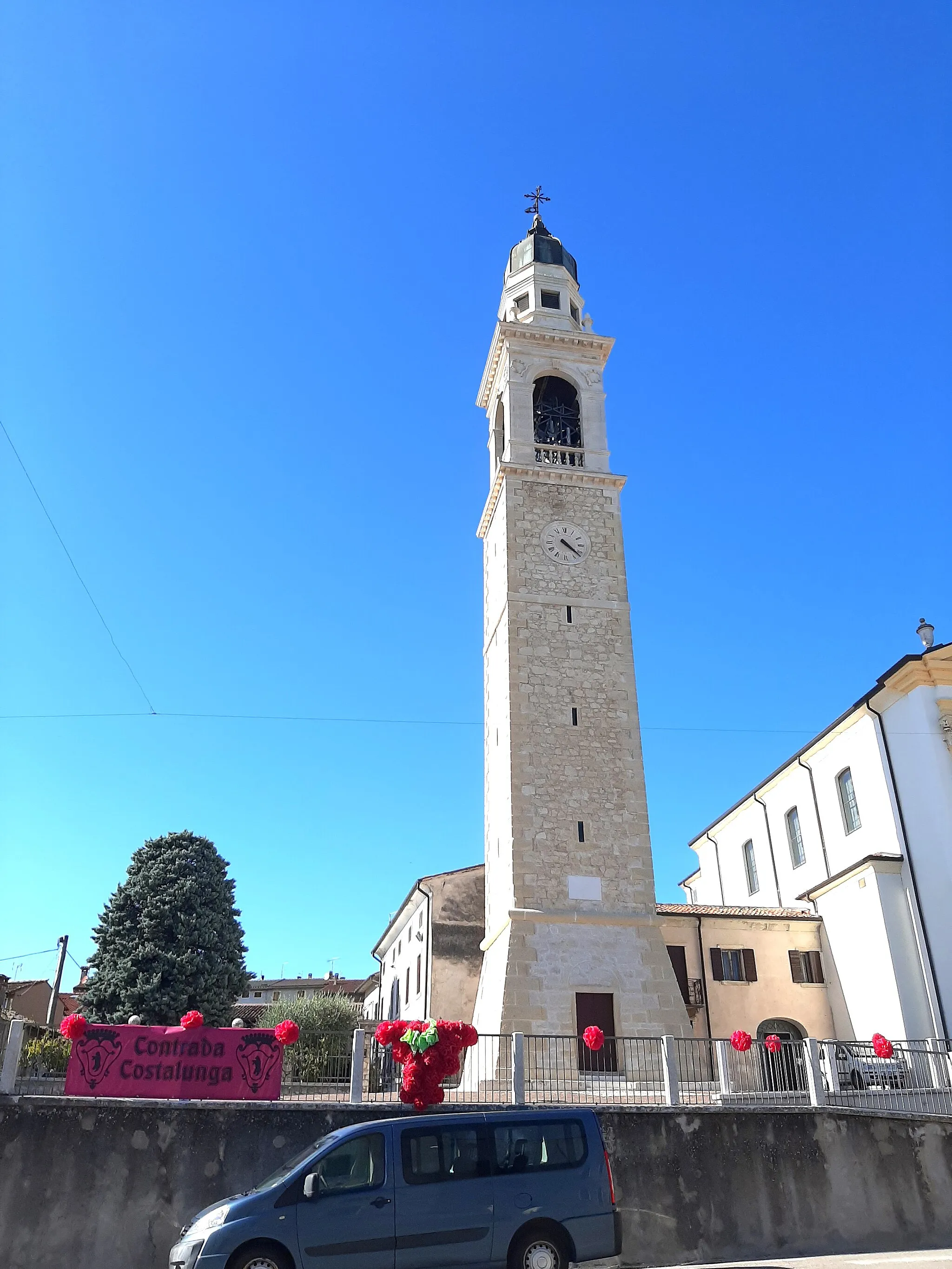 Photo showing: Campanile della chiesa parrocchiale di San Brizio in Costalunga di Monteforte d'Alpone (VR).