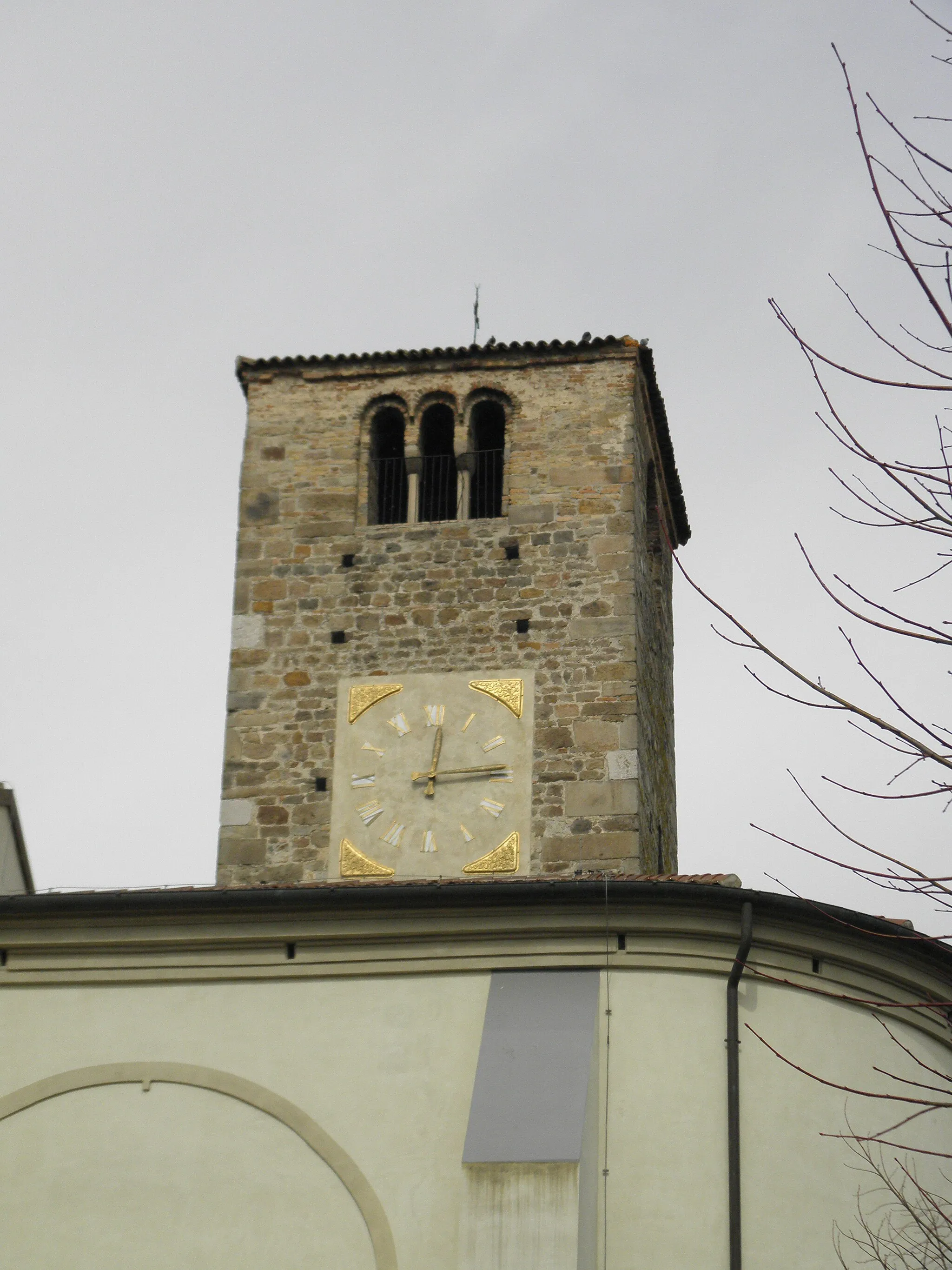 Photo showing: Montegrotto Terme: Oratorio della Madonna, già chiesa arcipretale dei Santi Pietro ed Eliseo. La cella campanaria del campanile romanico.