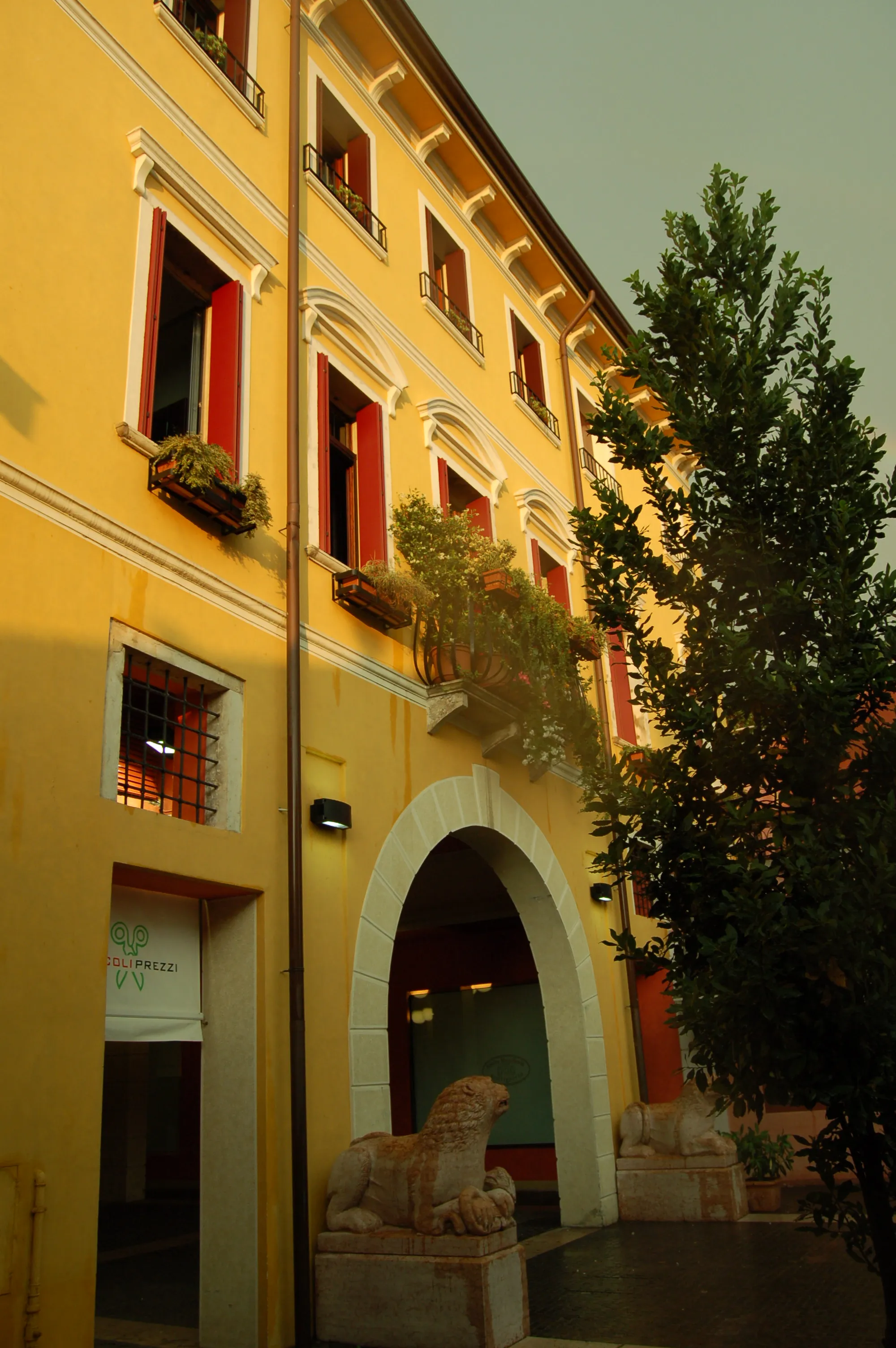Photo showing: Antica Porta della città - Porta Trevisana