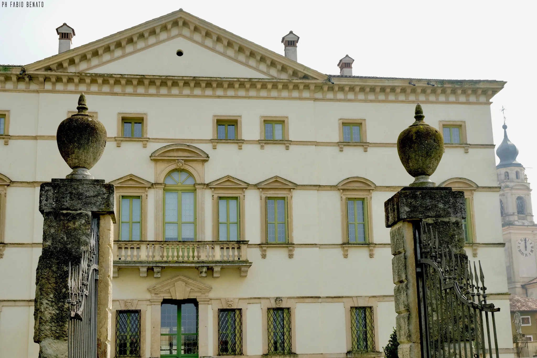 Photo showing: 500px provided description: Villa Vecelli Cavriani (18th century), designed by the famous architect Adriano Cristofoli. Mozzecane (VR). [#italy ,#architecture ,#exhibition ,#historical ,#verona ,#fujifilm ,#fabio ,#fujifilmitalia ,#fujifilm x-t2 ,#mozzecane ,#villeantiche ,#villavecelli]
