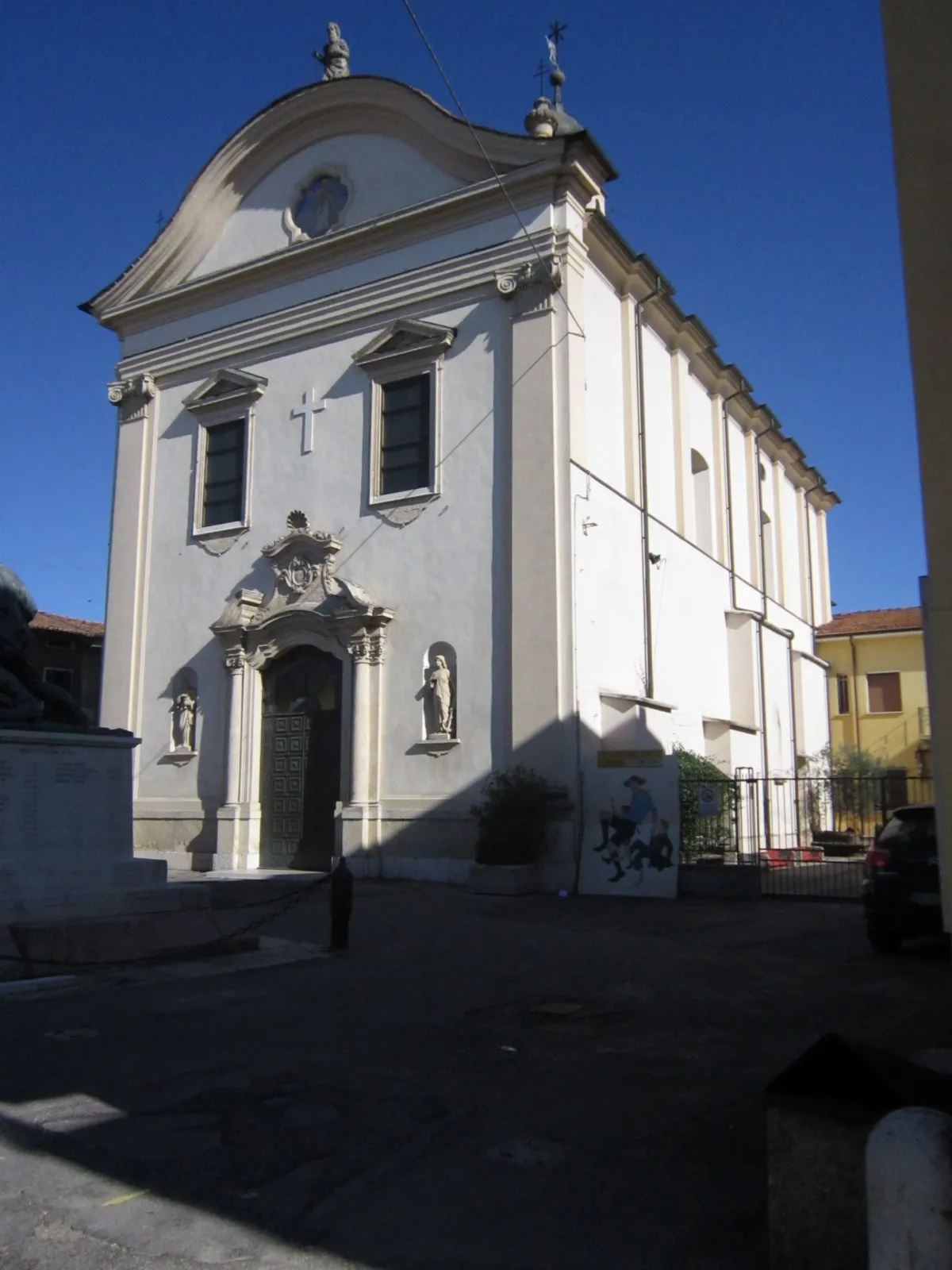Photo showing: S.S. Peter and Paul church in Mozzecane