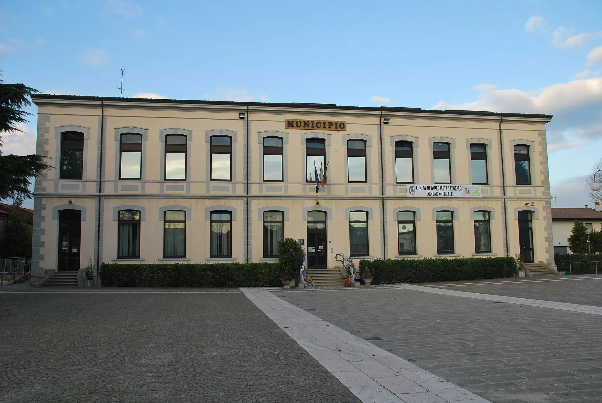 Photo showing: Municipio di Ospedaletto Euganeo