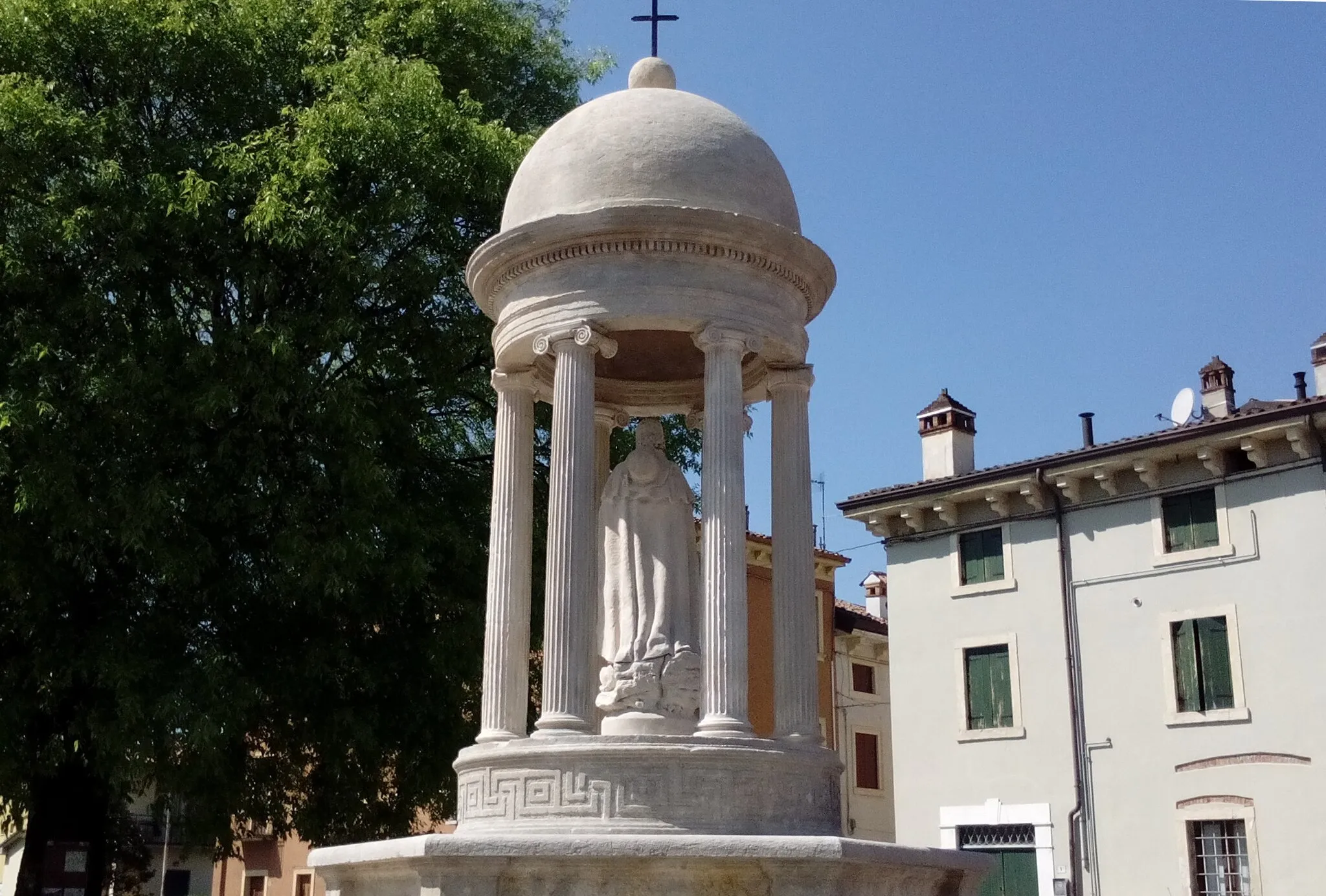 Photo showing: Statua dedicata a San Rocco a Pedemonte, santo patrono del paese.