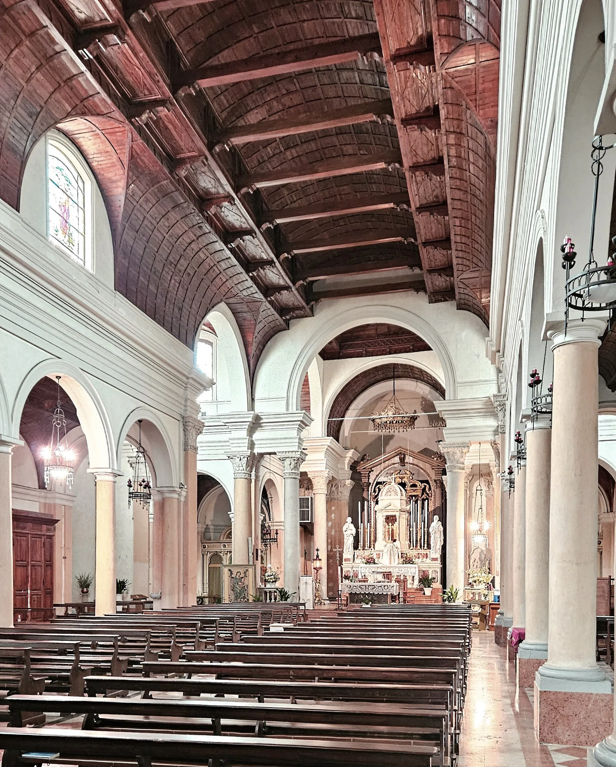 Photo showing: L'interno della chiesa parrocchiale di Pederobba