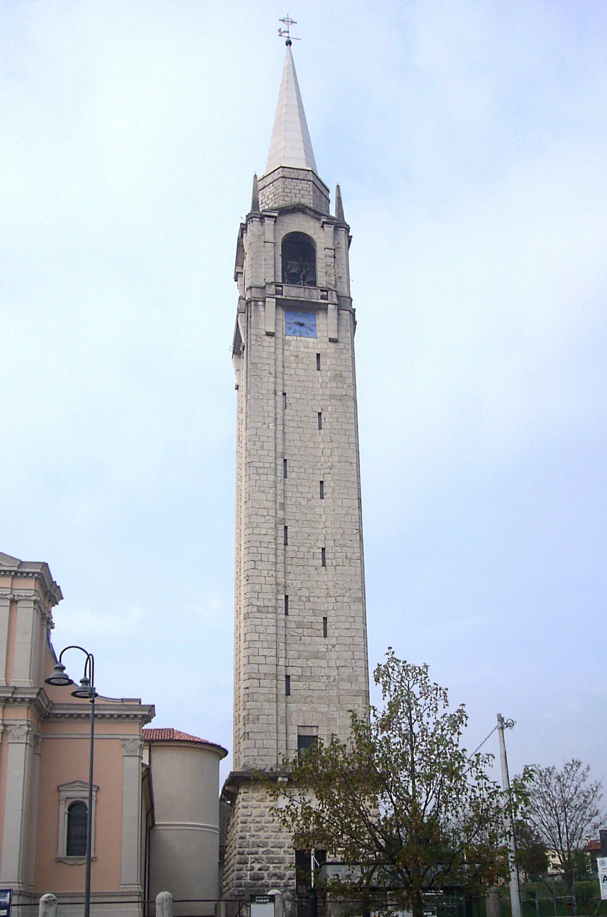 Photo showing: Il campanile della chiesa parrocchiale di Pederobba