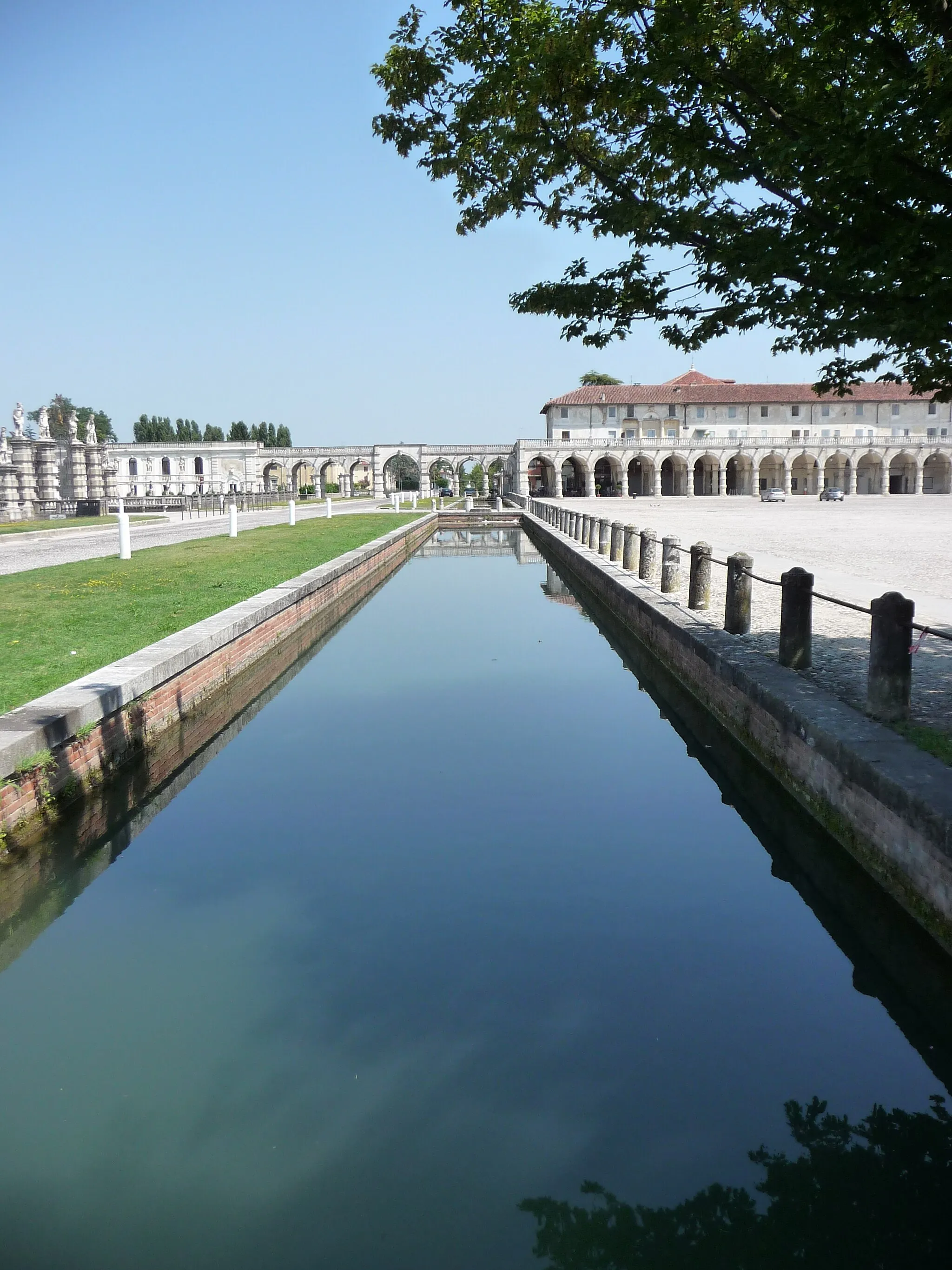 Photo showing: Villa Contarini is a patrician villa veneta in Piazzola sul Brenta, province of Padova, northern Italy. (→Villa Contarini)