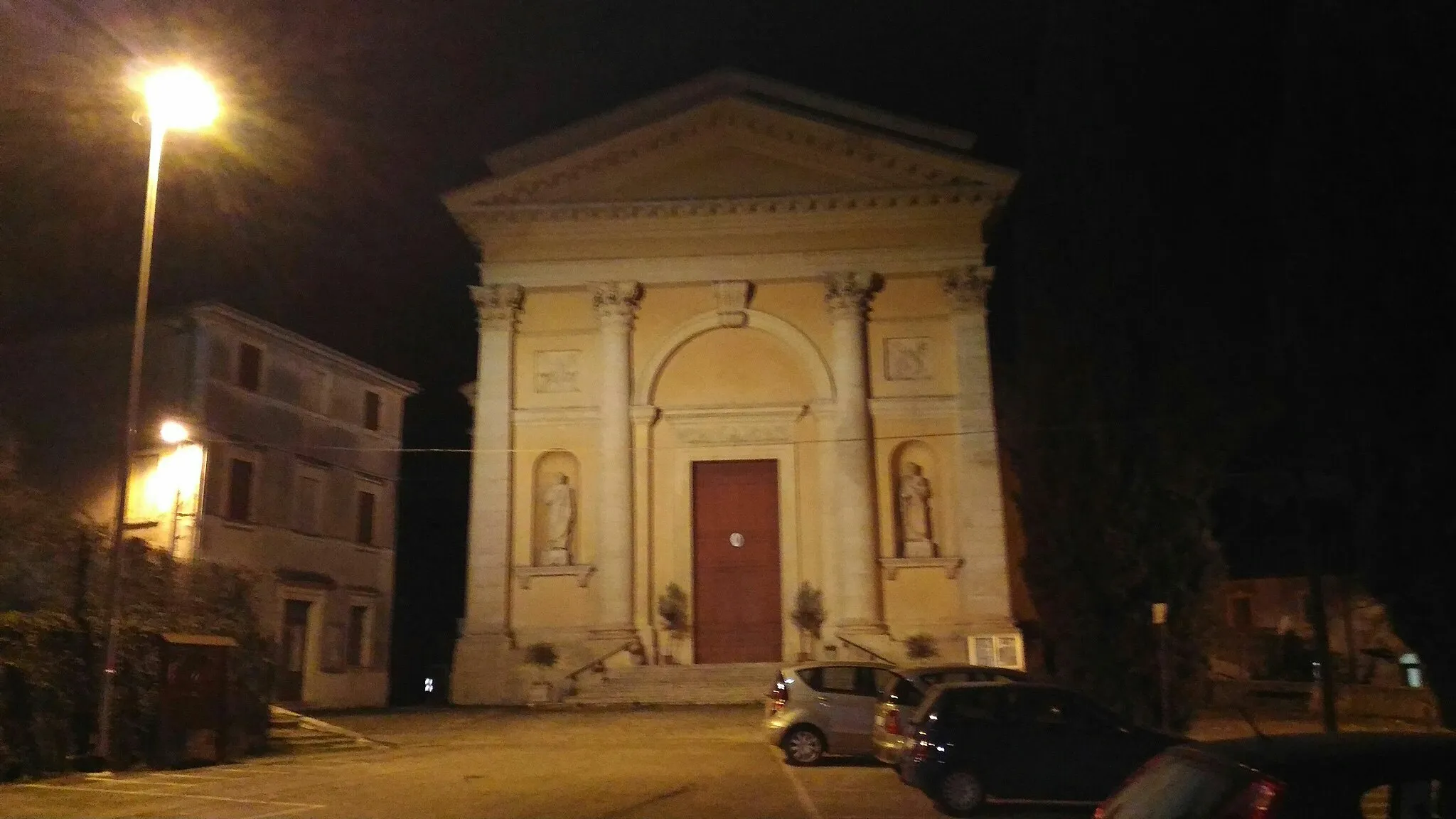 Photo showing: Poiano, frazione di Verona: la chiesa parrocchiale dei Santi Pietro e Paolo.