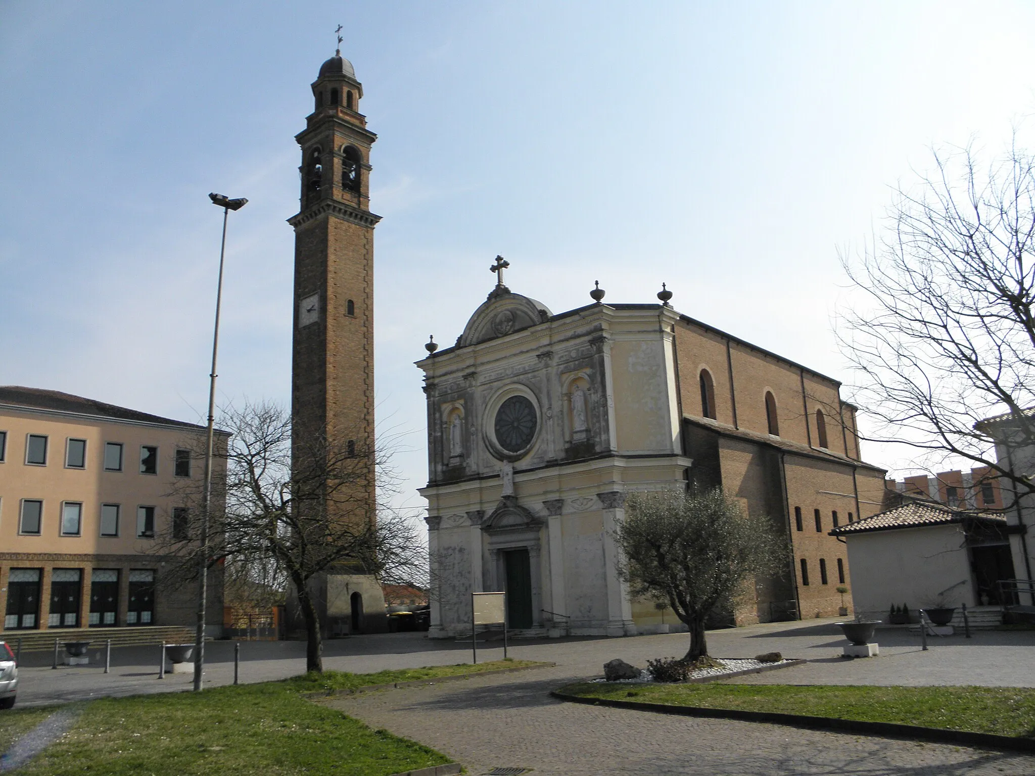 Photo showing: Pontelongo: la chiesa parrocchiale di Sant'Andrea Apostolo (inizio XX secolo).