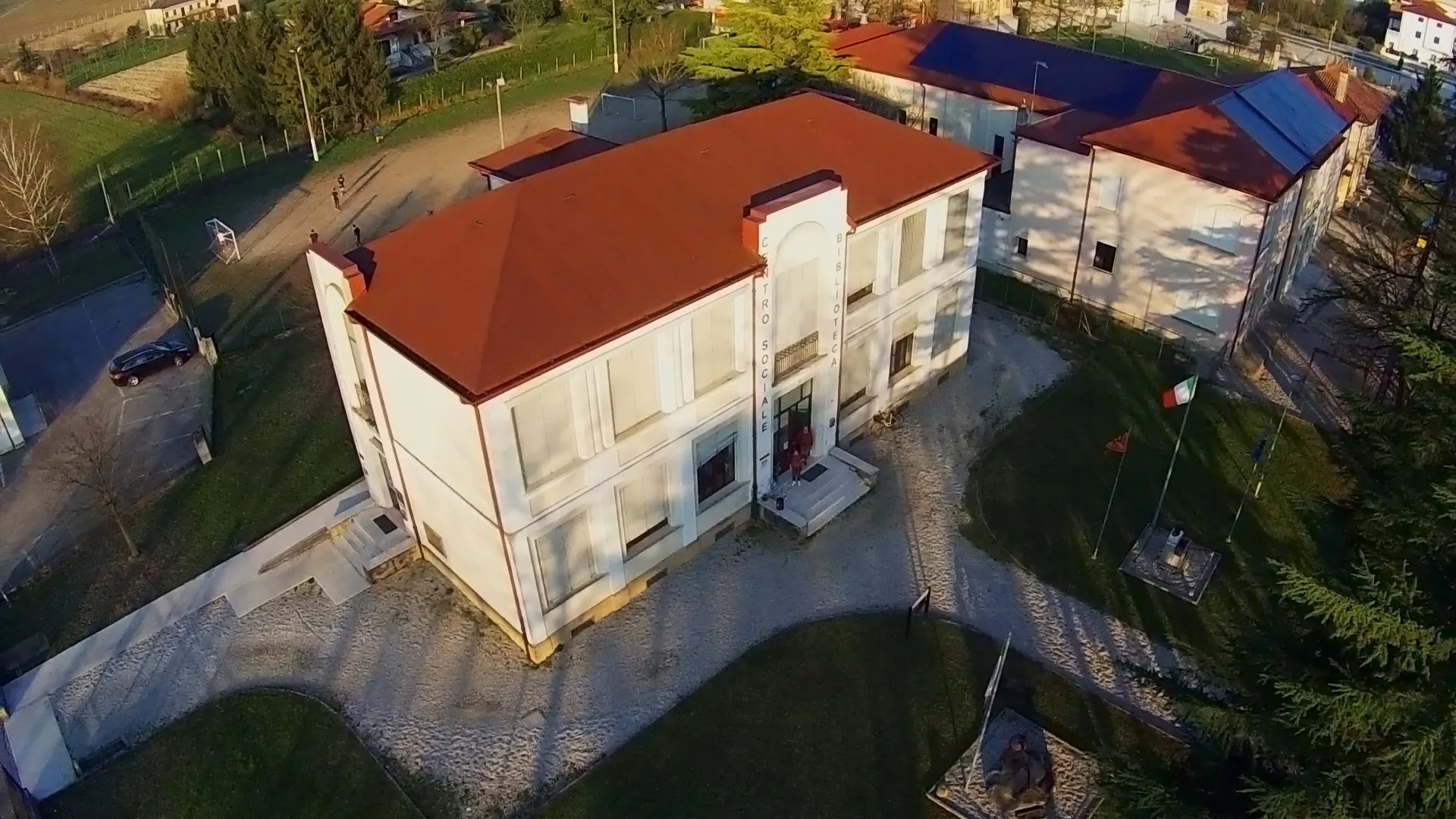 Photo showing: DRONE - La biblioteca di Salgareda dall'alto
