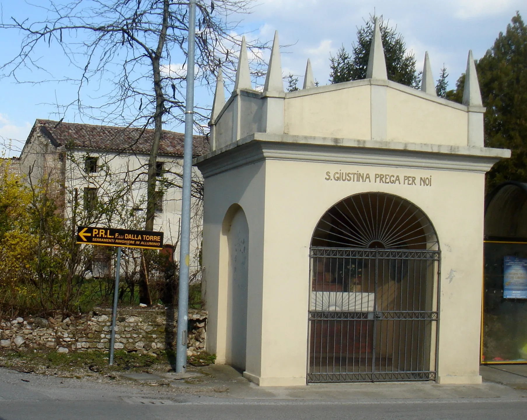 Photo showing: San Fior di Sotto - Capitello di Santa Giustina, via Centro
