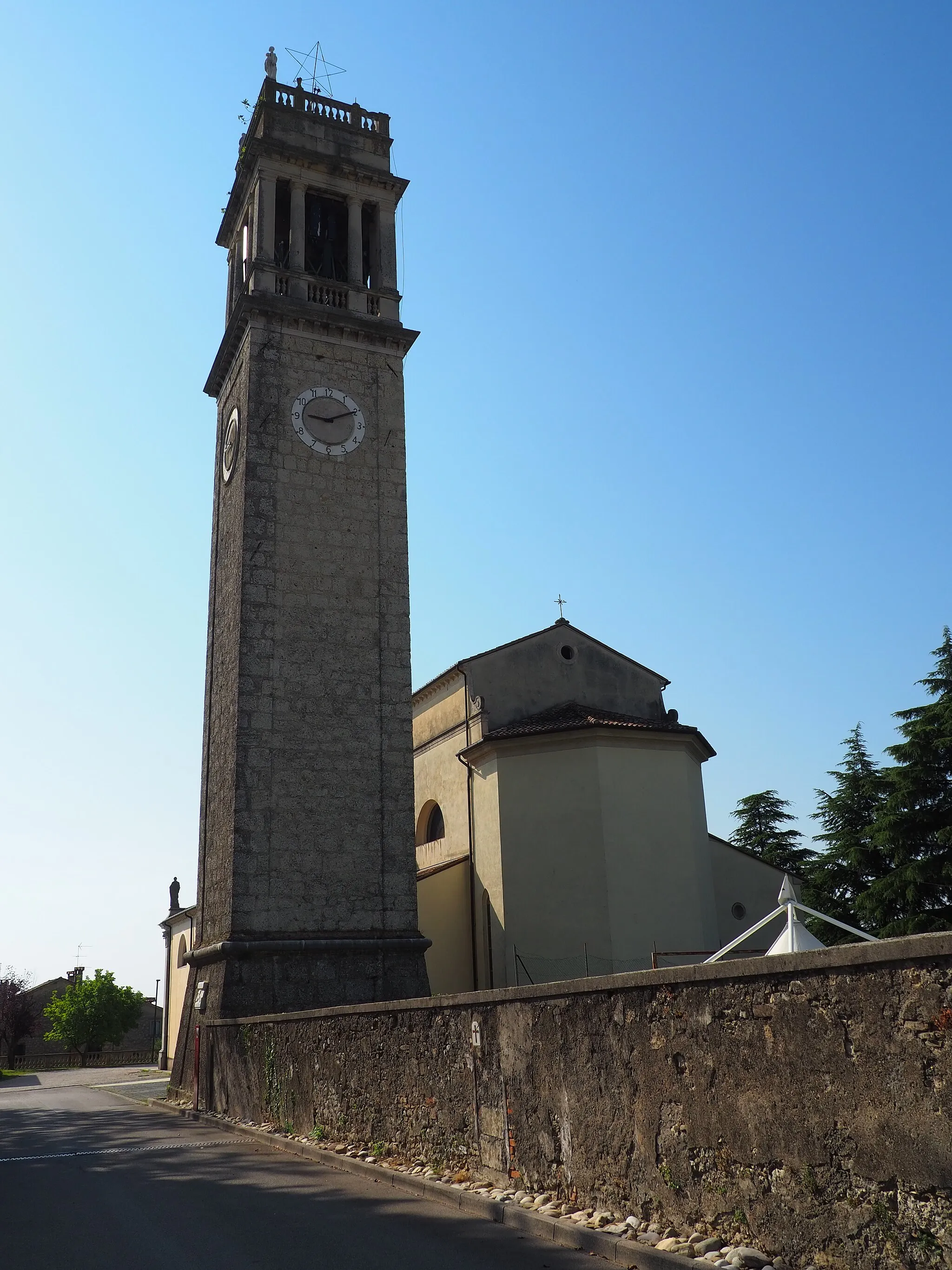 Photo showing: Rua di Feletto, frazione e sede comunale di San Pietro di Feletto, chiesa parrocchiale di Santa Maria Assunta e San Romualdo.