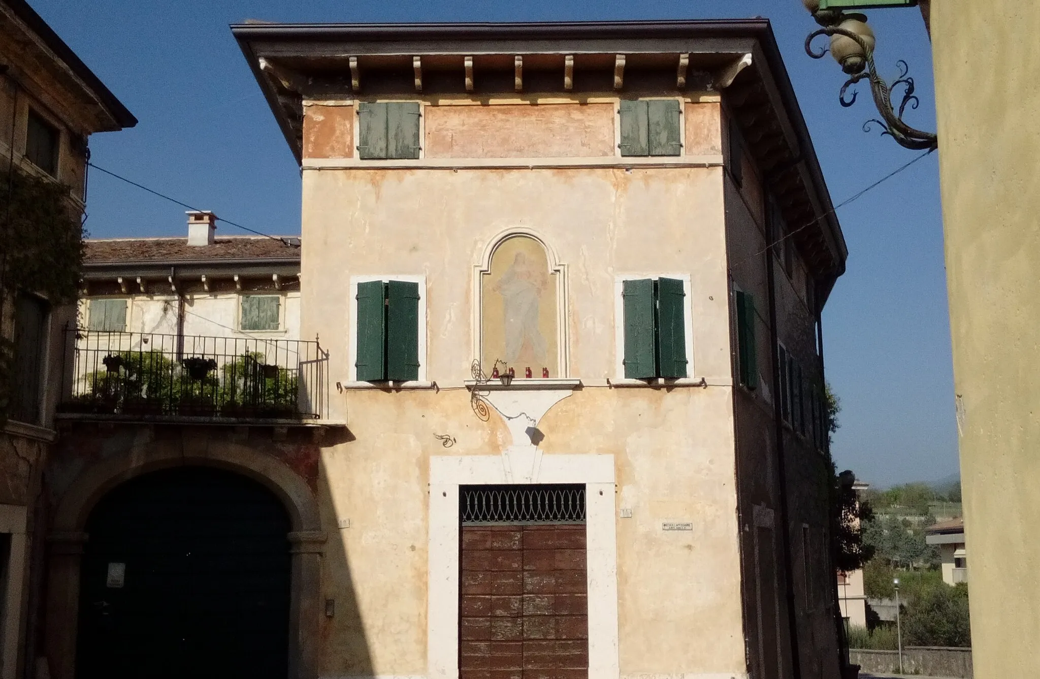 Photo showing: Affresco della Madonna del Popolo in via Roma a San Pietro in Cariano