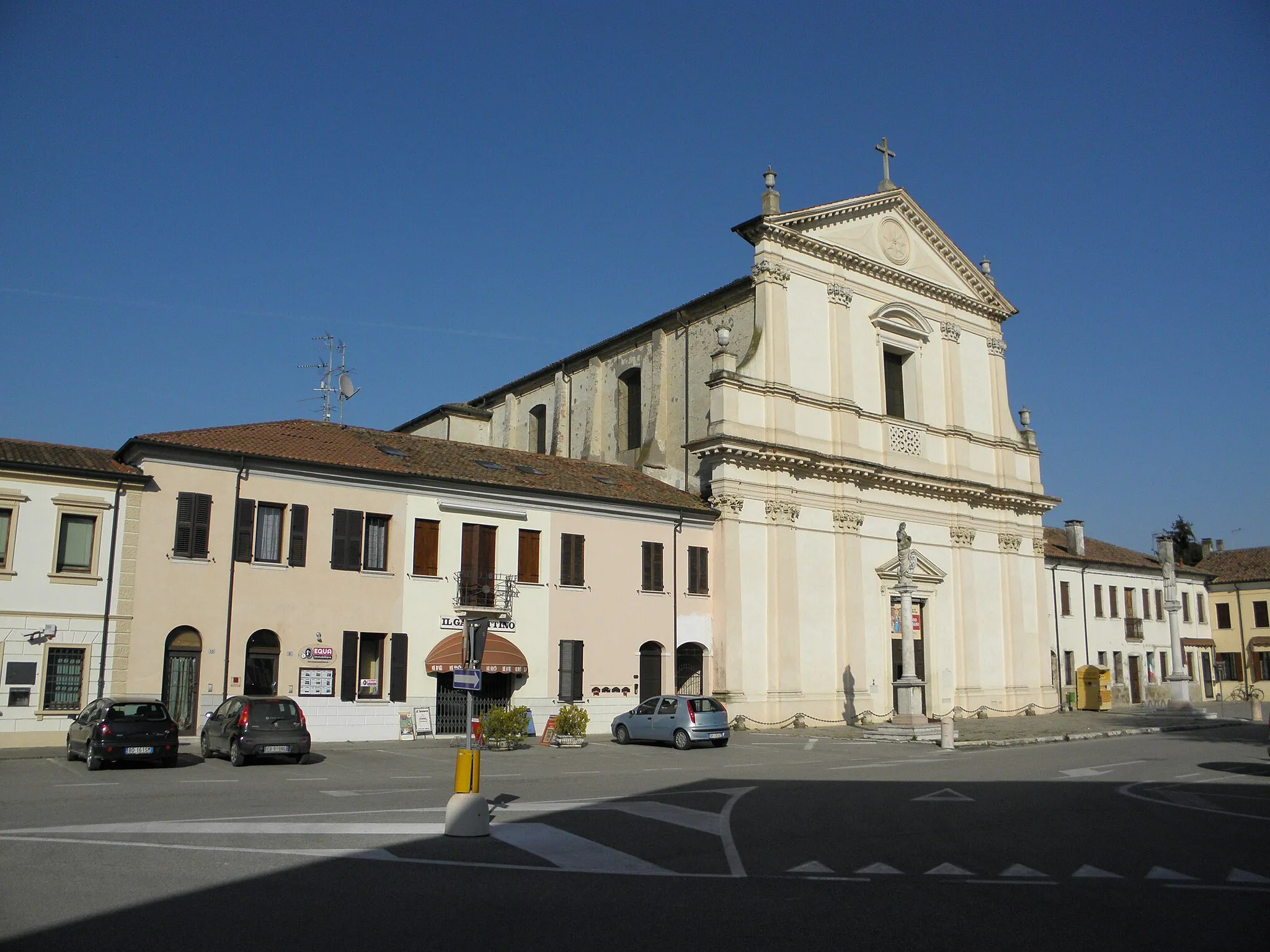 Photo showing: Stienta, provincia di Rovigo: la parrocchiale di Santo Stefano, papa e martire.