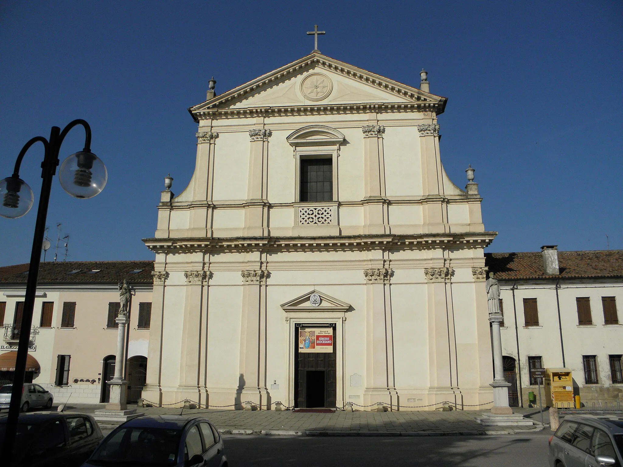 Photo showing: Stienta, provincia di Rovigo: la parrocchiale di Santo Stefano, papa e martire.