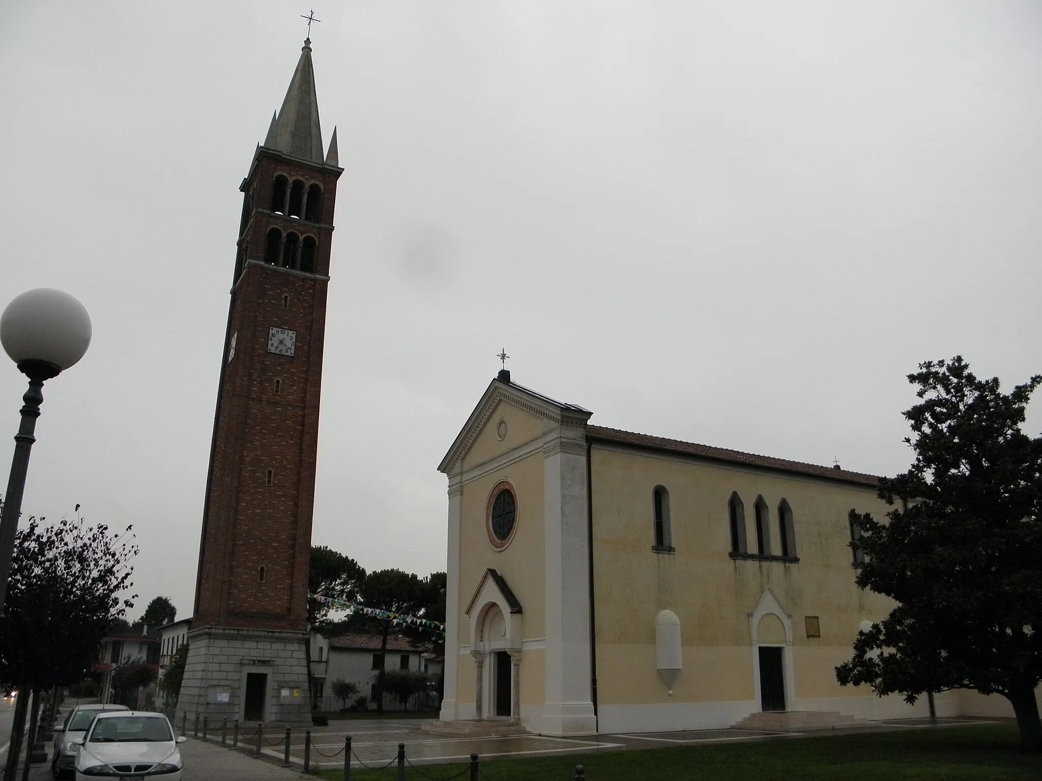 Photo showing: Stigliano, frazione di Santa Maria di Sala: la chiesa parrocchiale dell'Annunciazione della Beata Vergine Maria.