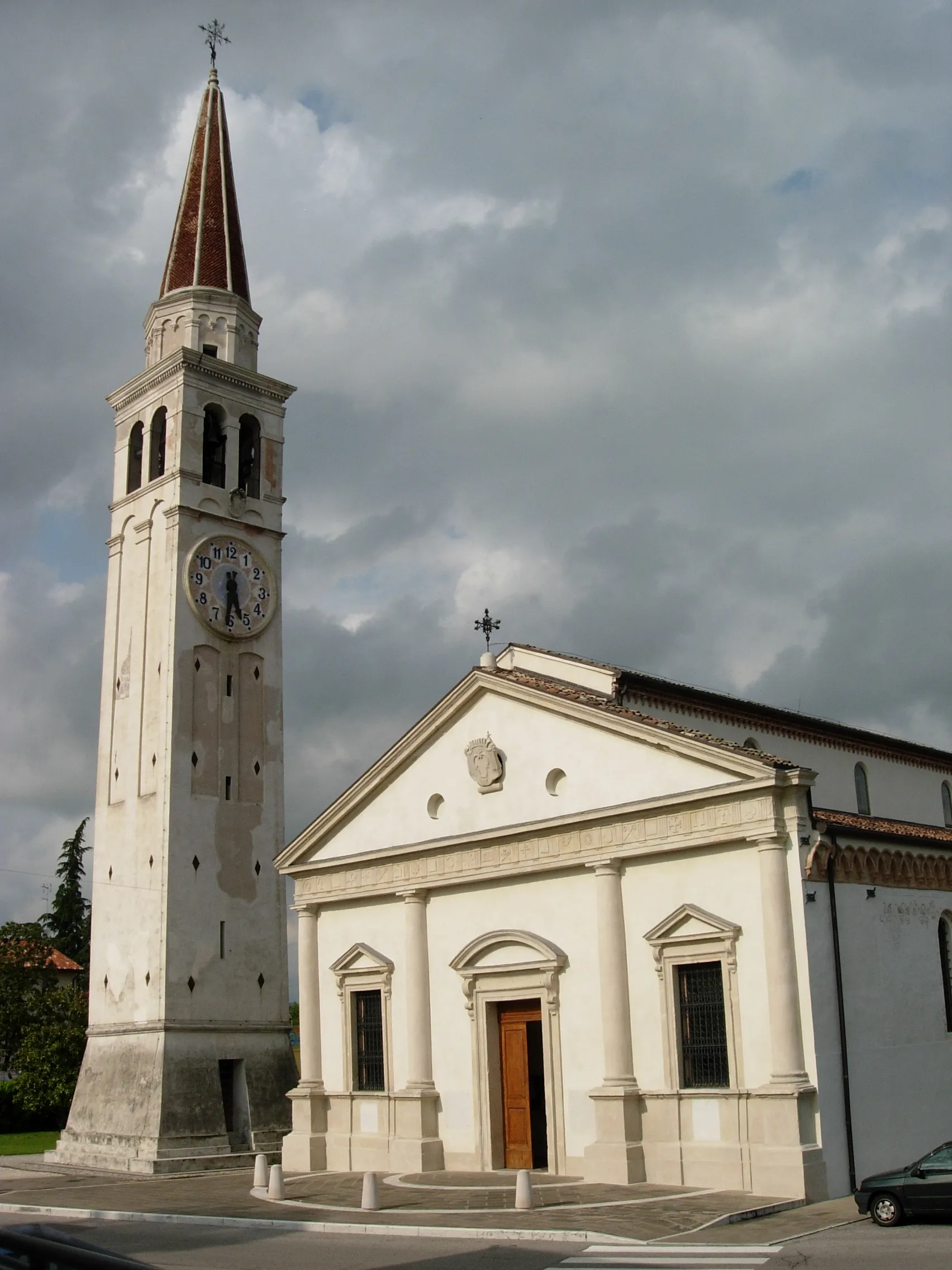 Photo showing: Chiesa della Visitazione della Beata Vergine, nel centro di Susegana