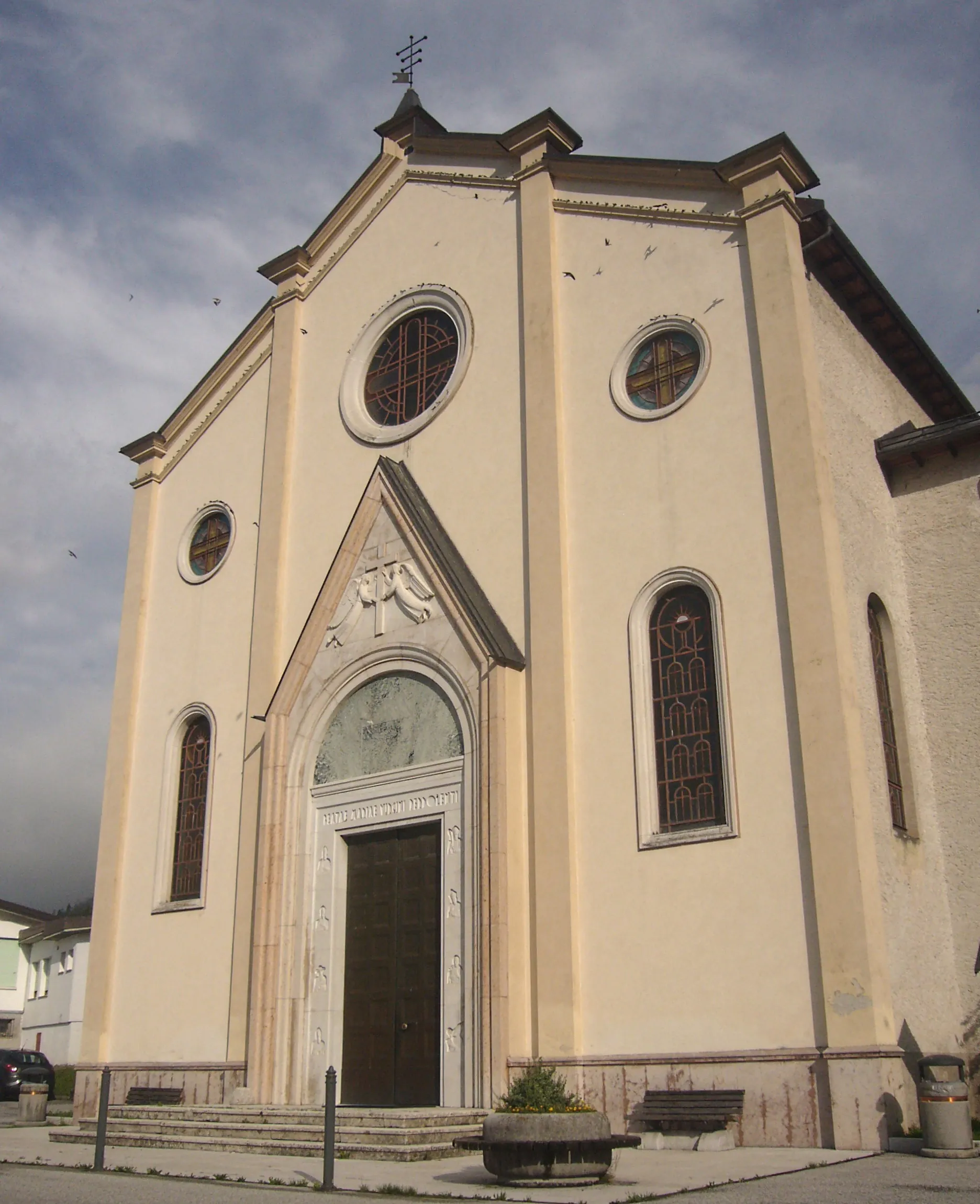 Photo showing: La facciata della chiesa parrocchiale di Taibon Agordino