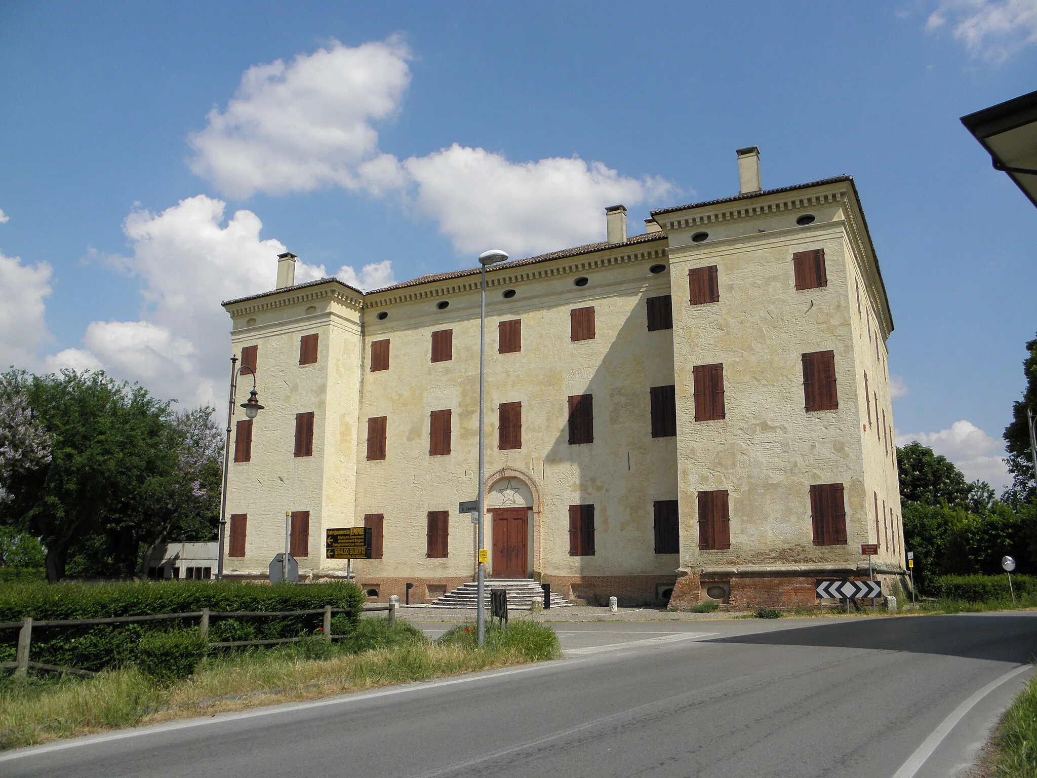 Photo showing: Trecenta: Palazzo Pepoli, detto "il Palazzon".