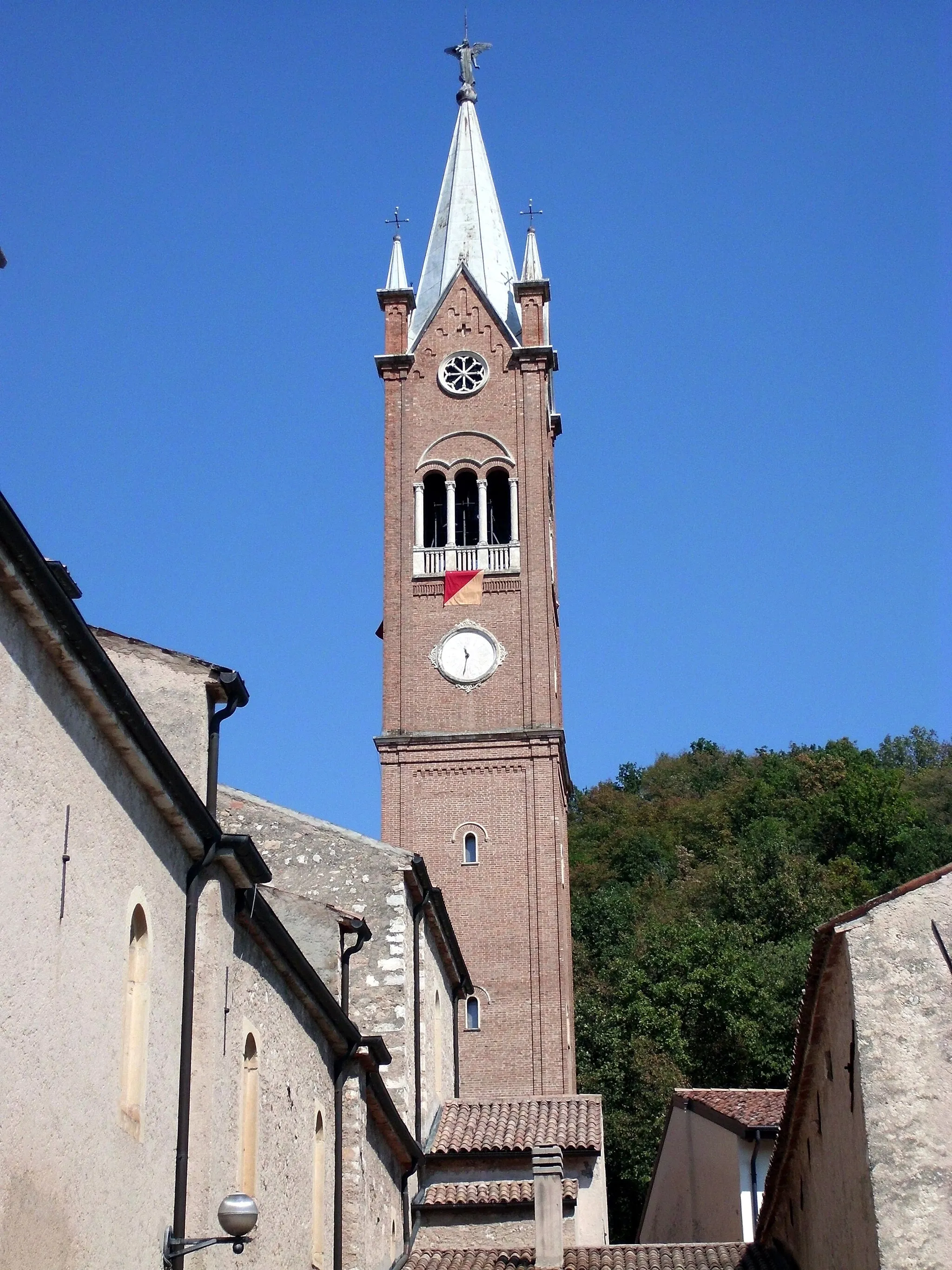 Photo showing: Campanile della chiesa parrocchiale di S. Maria Assunta in Tregnago (VR).