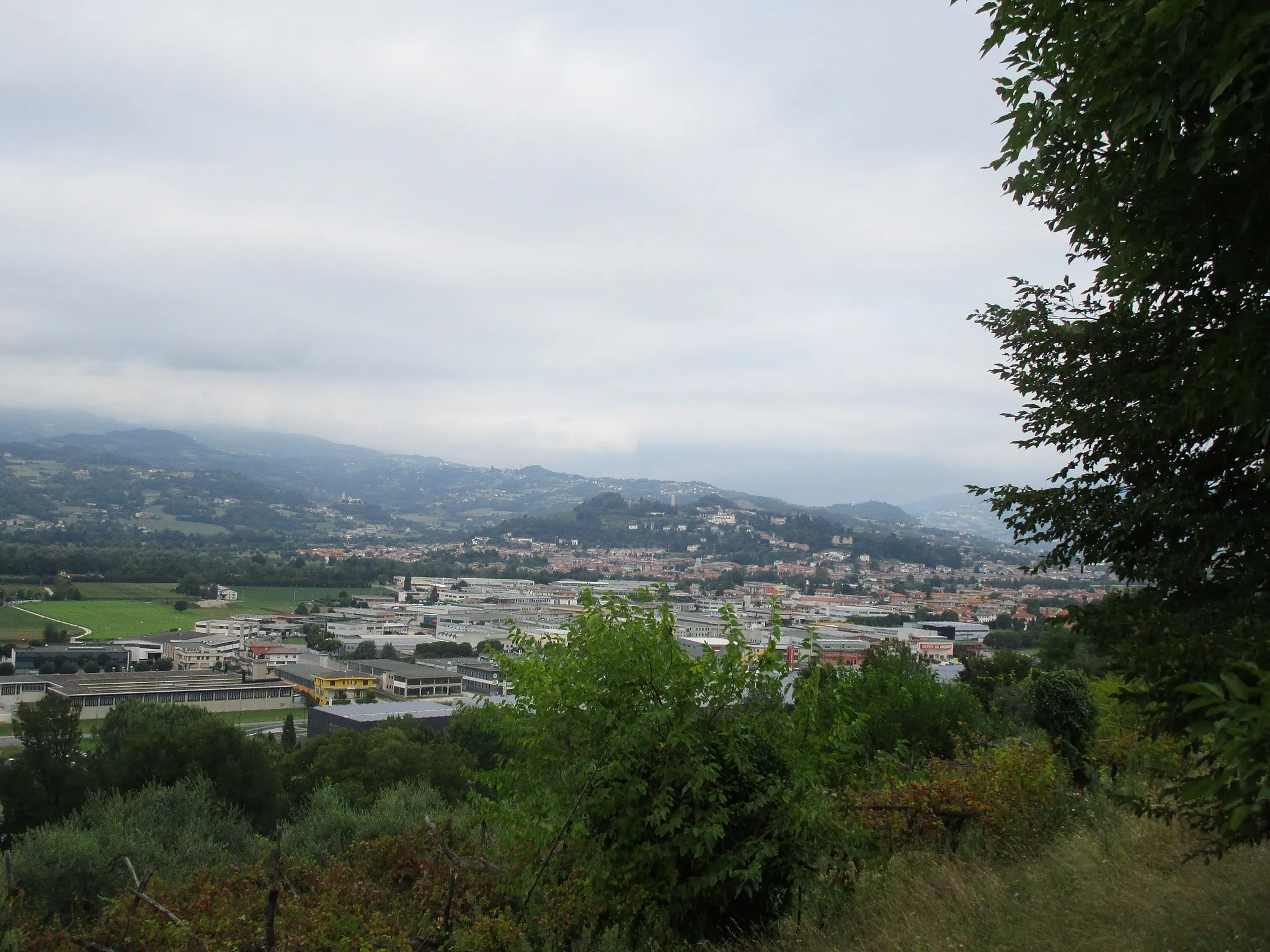 Photo showing: Veduta di Trissino da Via Pianeta.