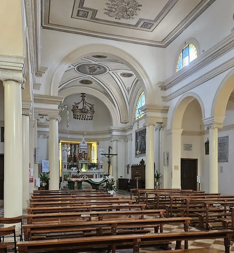 Photo showing: L'interno della chiesa parrocchiale di Veggiano, in provincia di Padova