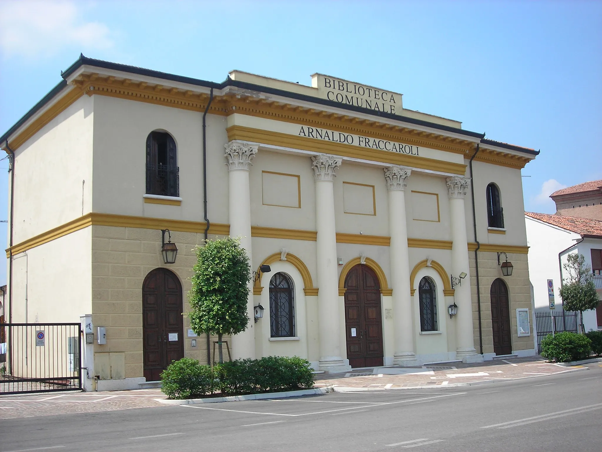 Photo showing: Biblioteca Comunale "Arnaldo Fraccaroli" di Villa Bartolomea