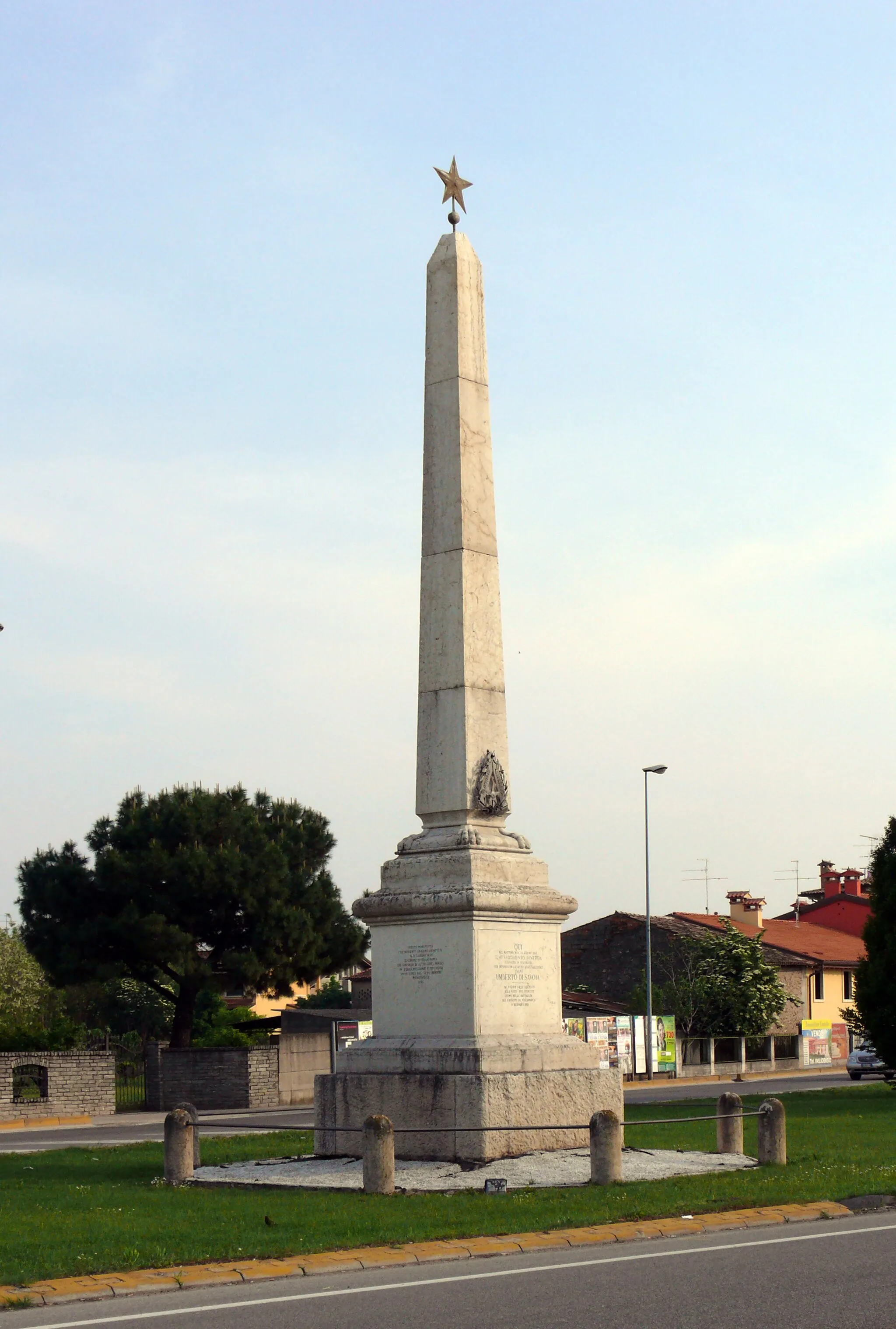 Photo showing: monumento obelisco in memoria del fatto d'arme del 24 giugno 1866 noto come " IL  QUADRATO DI VILLAFRANCA"