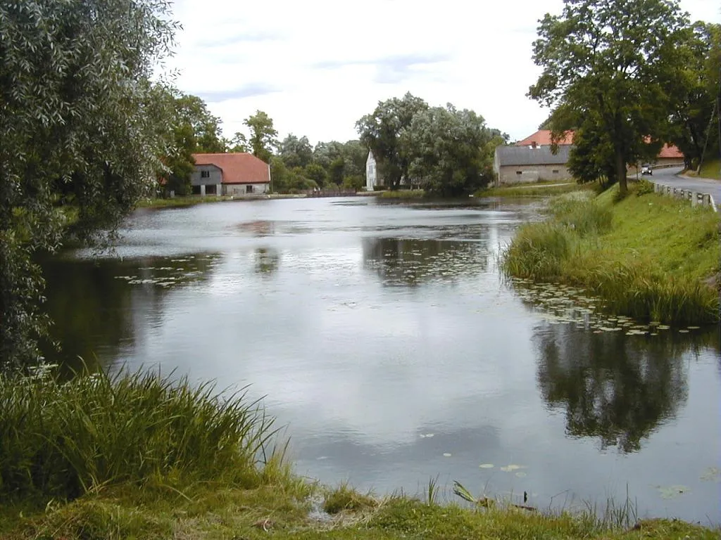 Photo showing: Tebra River in Aizpute (view from Liepājas street)