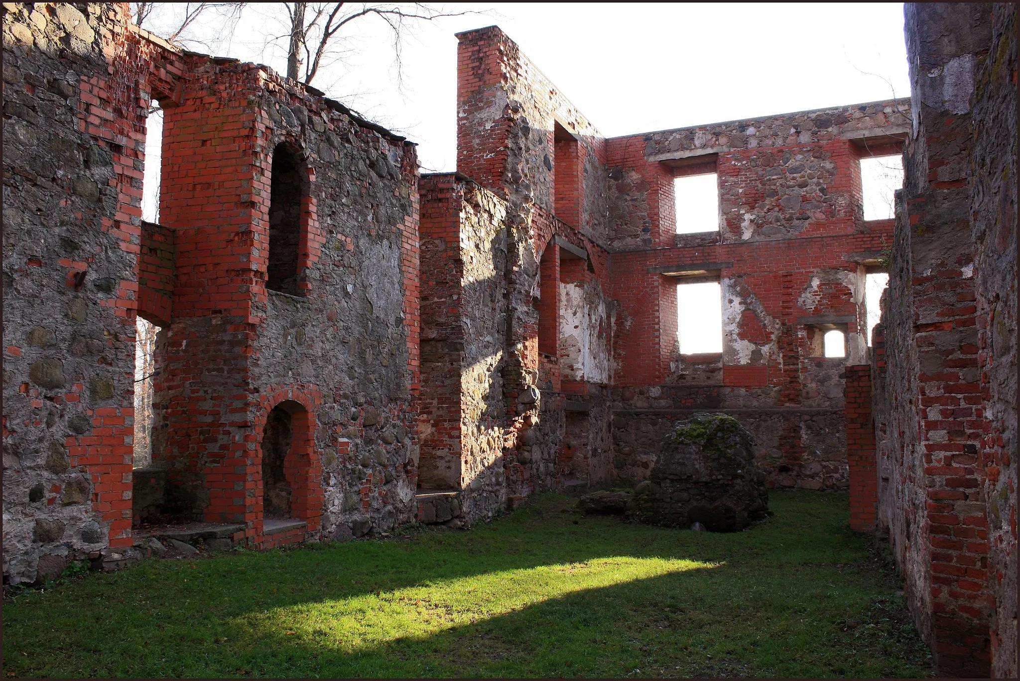 Photo showing: Grobiņa Castle ruins