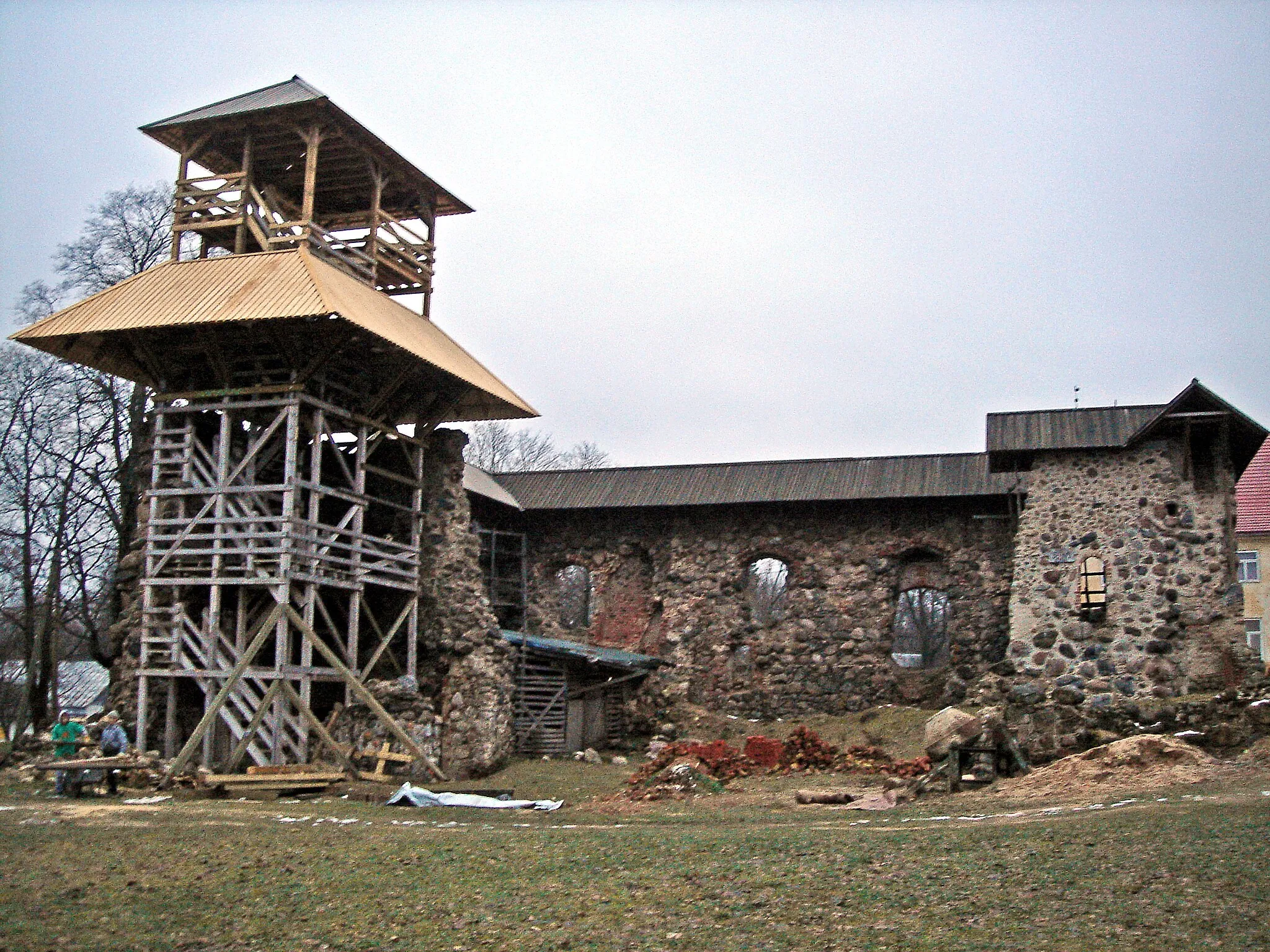 Photo showing: Limbaži castle ruins. Some foggy pictures from Vidzeme