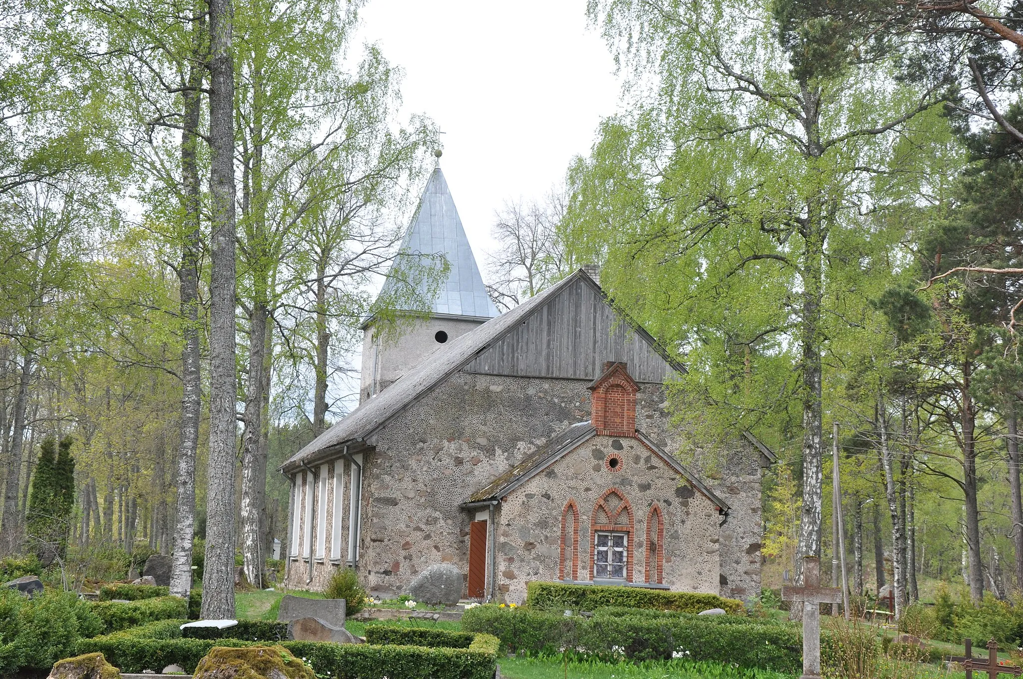 Photo showing: Rojas evaņģēliski luteriskā baznīca, Rojas kapi, Roja, Rojas novads, Latvia