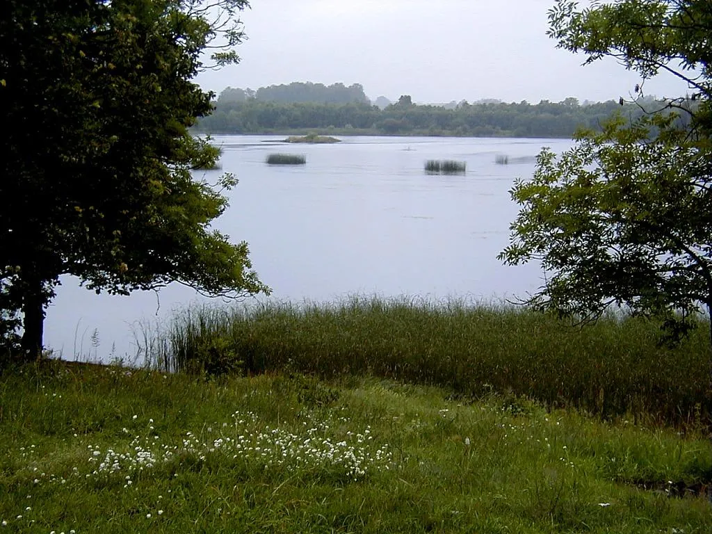 Photo showing: Vecumnieki, dīķis pie baznīcas 2000-07-15