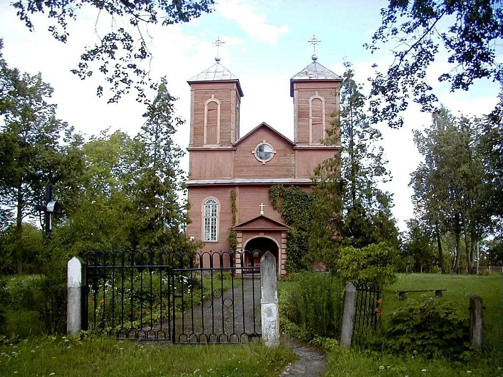 Photo showing: Zilupes katoļu baznīca 2000-07-22