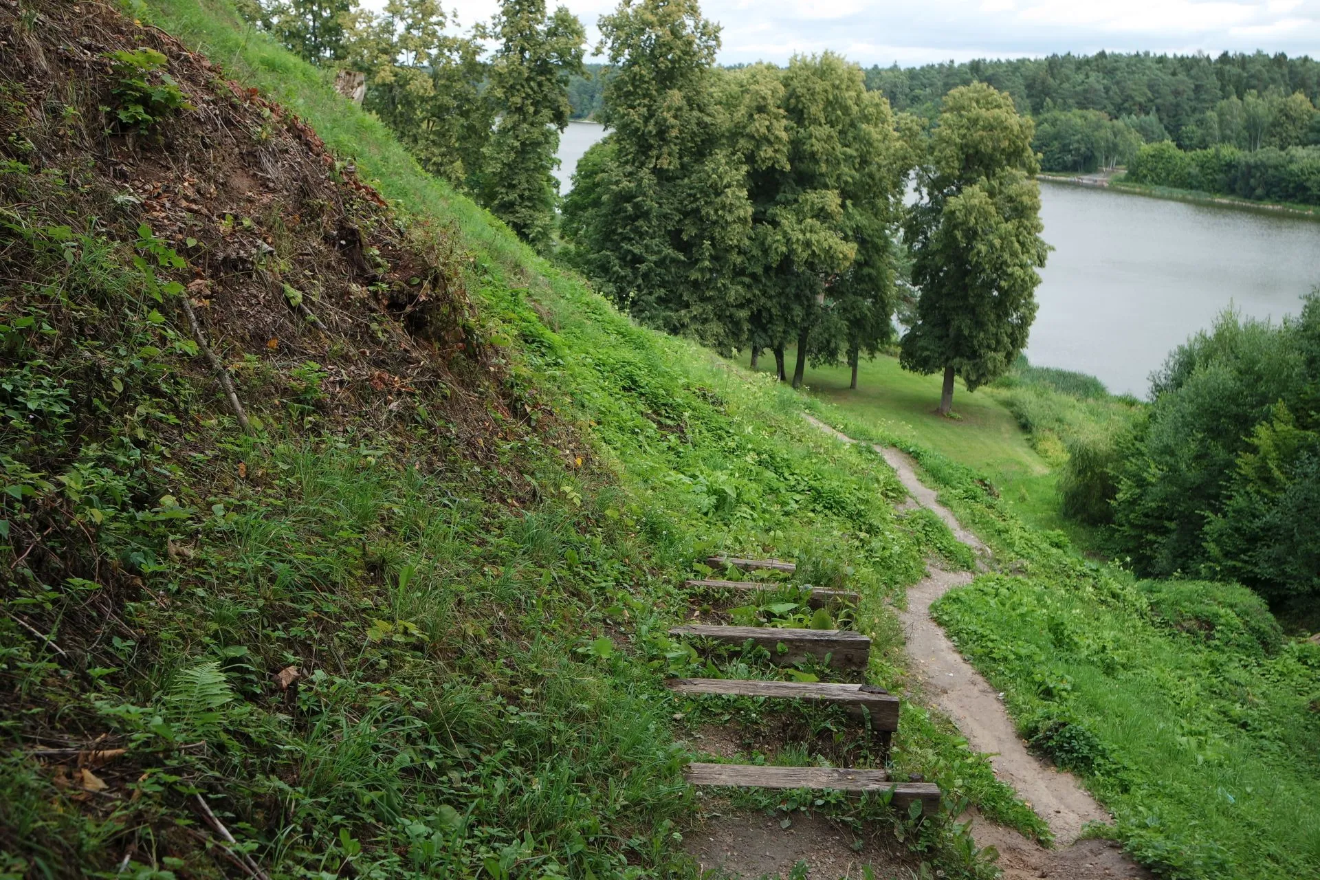 Photo showing: Vaizdas nuo Birstono piliakalnio